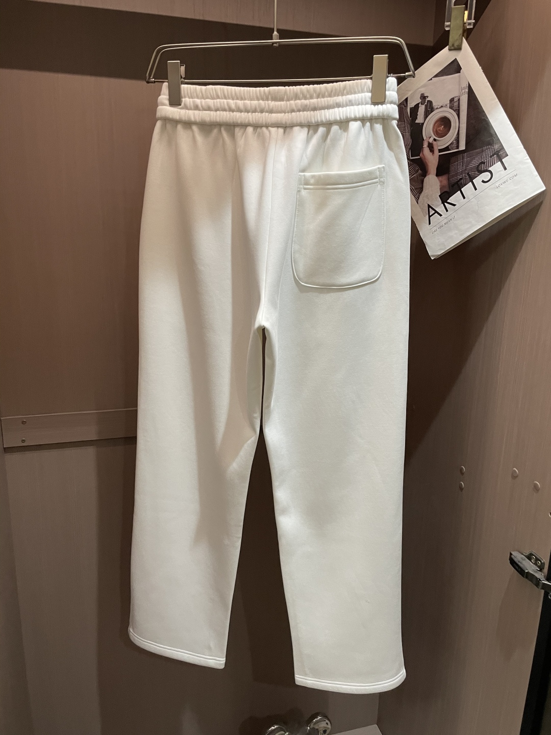 Lv 2025秋冬最新休闲裤 内里加绒，非常保暖！版型超赞，能很好的修复各种腿型，非常个性！柔软排汗，舒