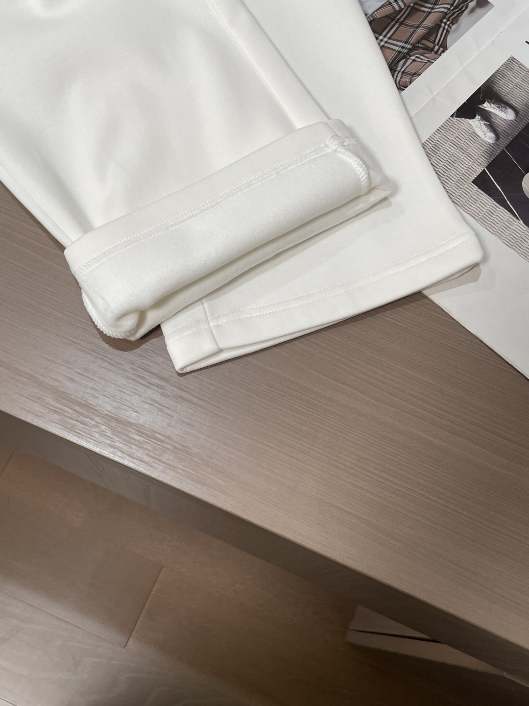 Lv 2025秋冬最新休闲裤 内里加绒，非常保暖！版型超赞，能很好的修复各种腿型，非常个性！柔软排汗，舒