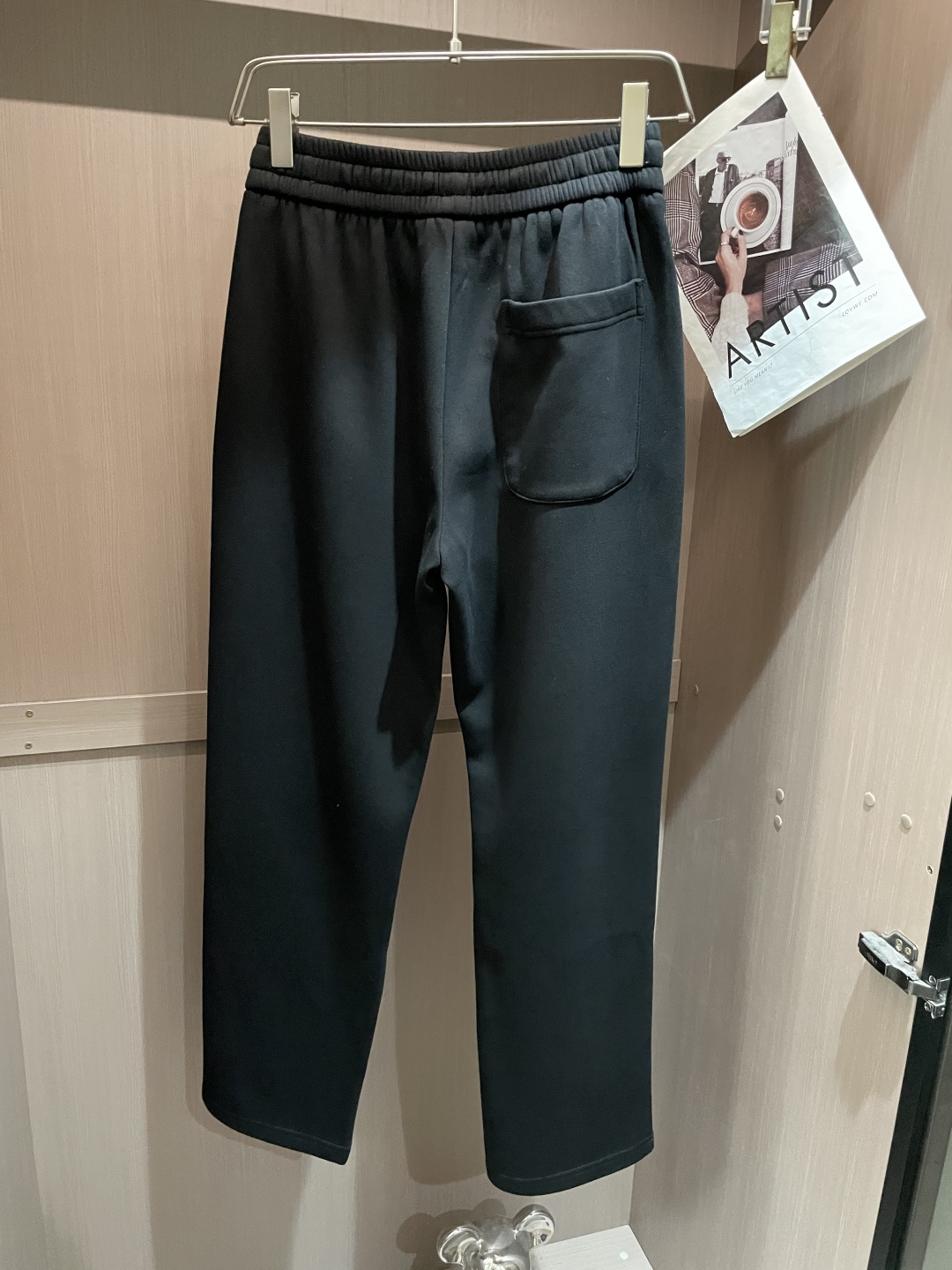 Lv 2025秋冬最新休闲裤 内里加绒，非常保暖！版型超赞，能很好的修复各种腿型，非常个性！柔软排汗，舒