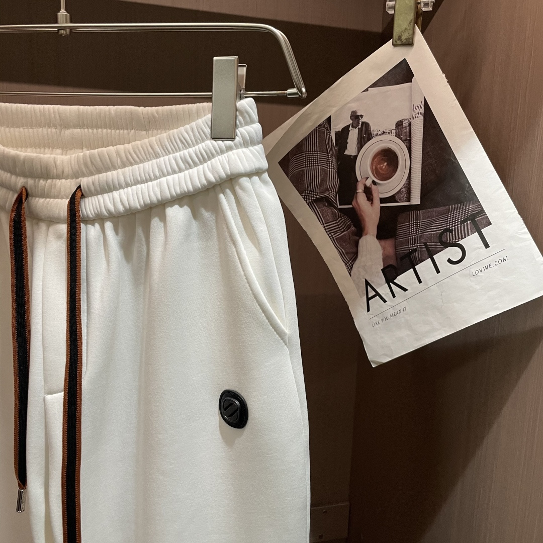 杰尼亚 2025秋冬最新休闲裤 内里加绒，非常保暖！版型超赞，能很好的修复各种腿型，非常个性！柔软排汗，