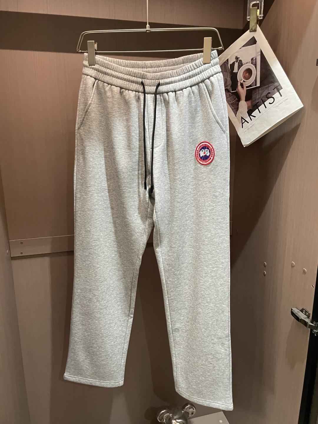 加拿大鹅 2025秋冬最新休闲裤 内里加绒，非常保暖！版型超赞，能很好的修复各种腿型，非常个性！柔软排汗