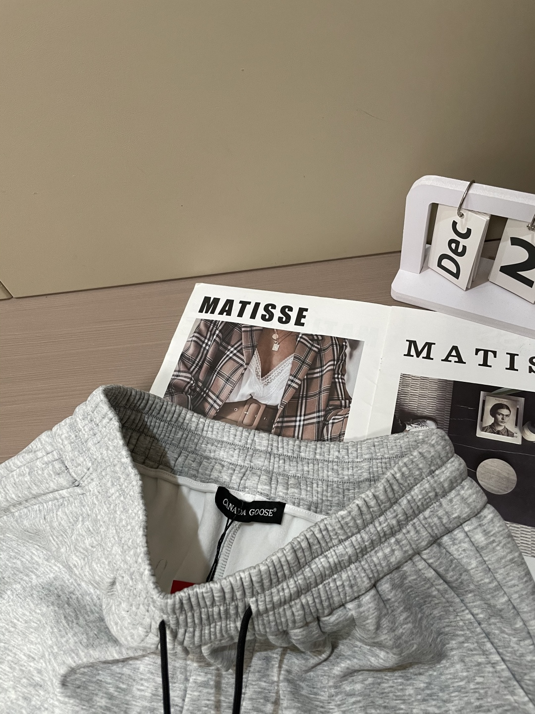 加拿大鹅 2025秋冬最新休闲裤 内里加绒，非常保暖！版型超赞，能很好的修复各种腿型，非常个性！柔软排汗