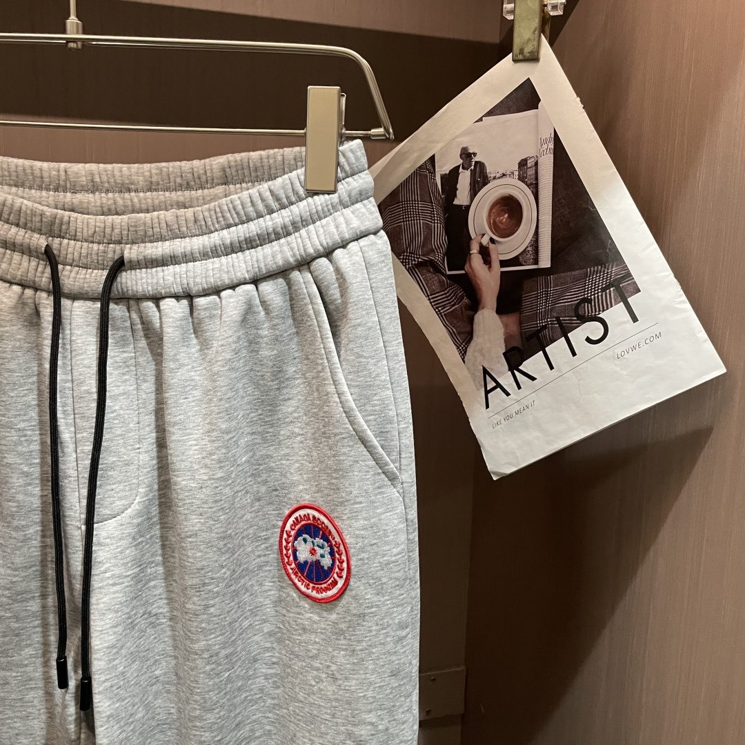 加拿大鹅 2025秋冬最新休闲裤 内里加绒，非常保暖！版型超赞，能很好的修复各种腿型，非常个性！柔软排汗