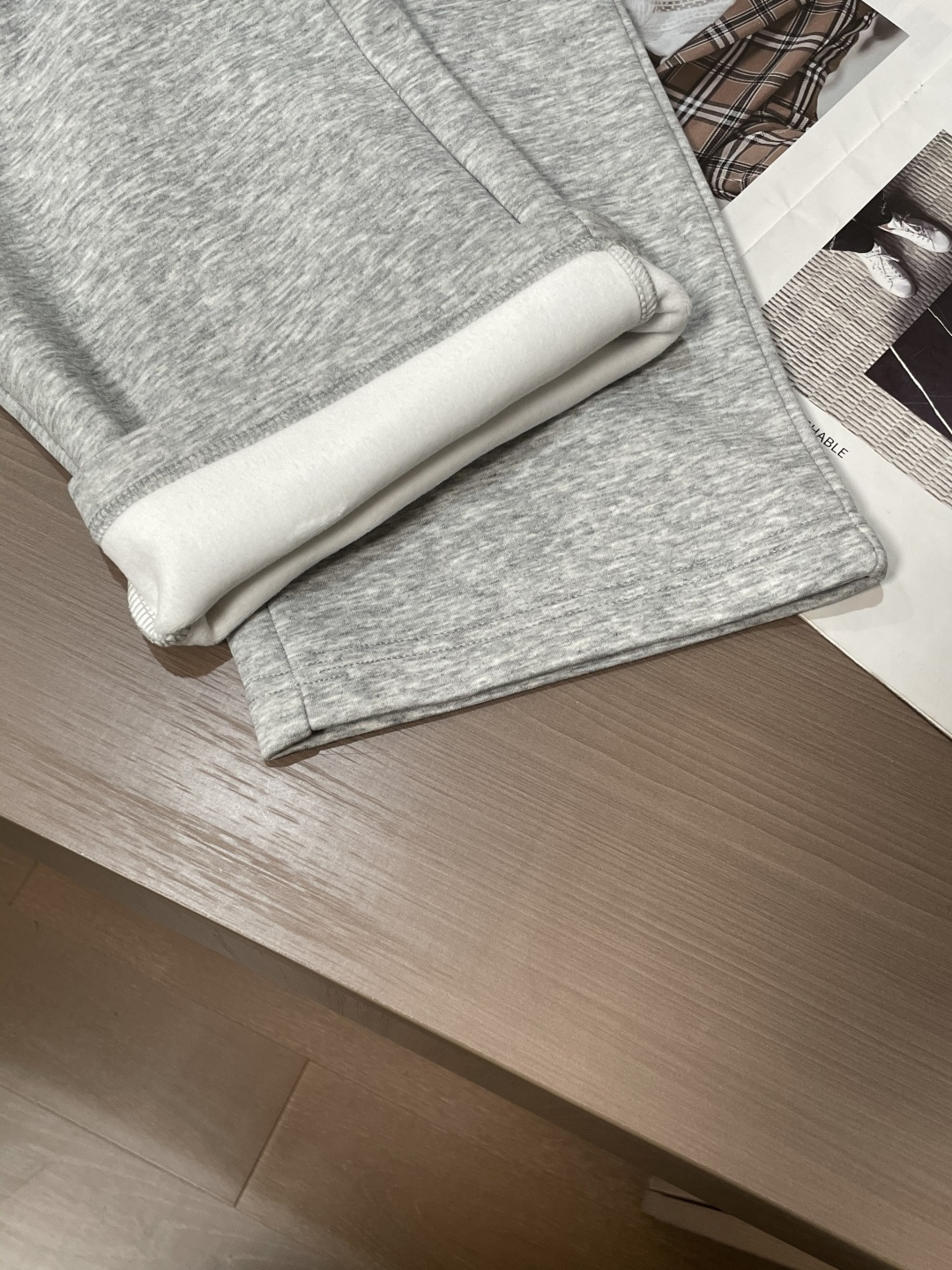 加拿大鹅 2025秋冬最新休闲裤 内里加绒，非常保暖！版型超赞，能很好的修复各种腿型，非常个性！柔软排汗