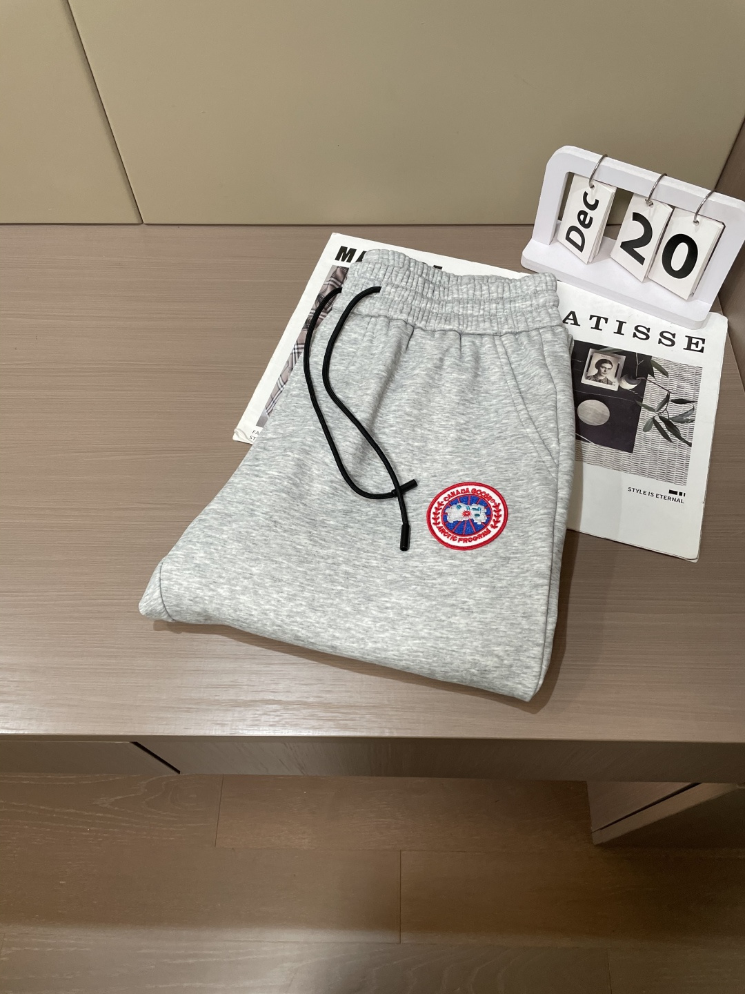 加拿大鹅 2025秋冬最新休闲裤 内里加绒，非常保暖！版型超赞，能很好的修复各种腿型，非常个性！柔软排汗