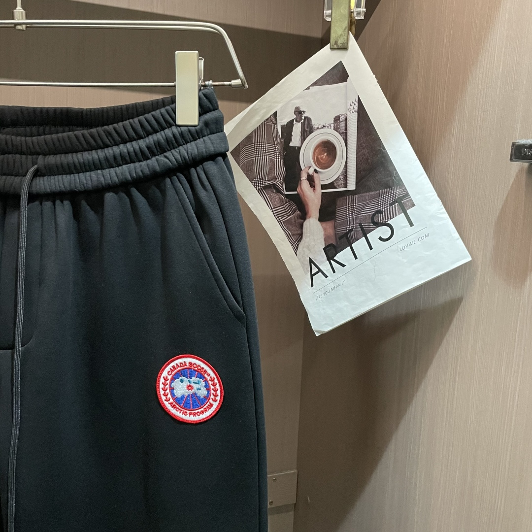 加拿大鹅 2025秋冬最新休闲裤 内里加绒，非常保暖！版型超赞，能很好的修复各种腿型，非常个性！柔软排汗