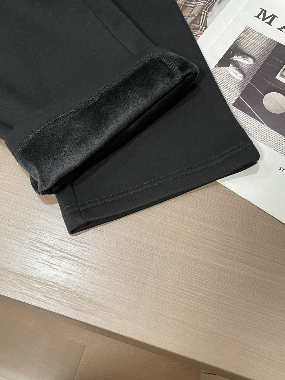 加拿大鹅 2025秋冬最新休闲裤 内里加绒，非常保暖！版型超赞，能很好的修复各种腿型，非常个性！柔软排汗