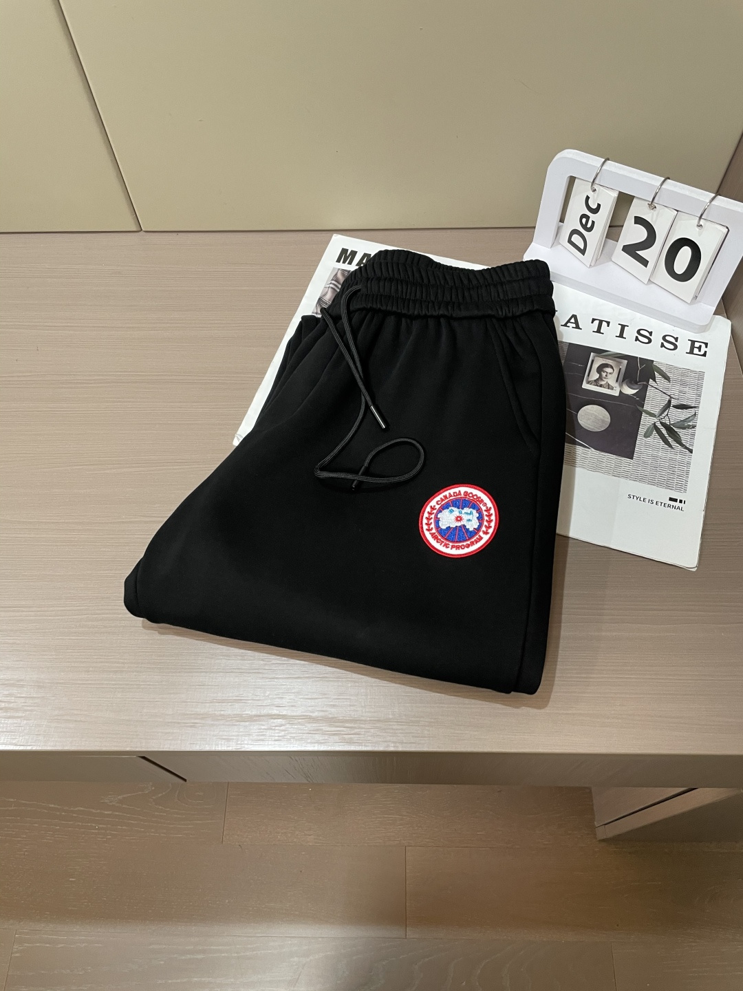 加拿大鹅 2025秋冬最新休闲裤 内里加绒，非常保暖！版型超赞，能很好的修复各种腿型，非常个性！柔软排汗