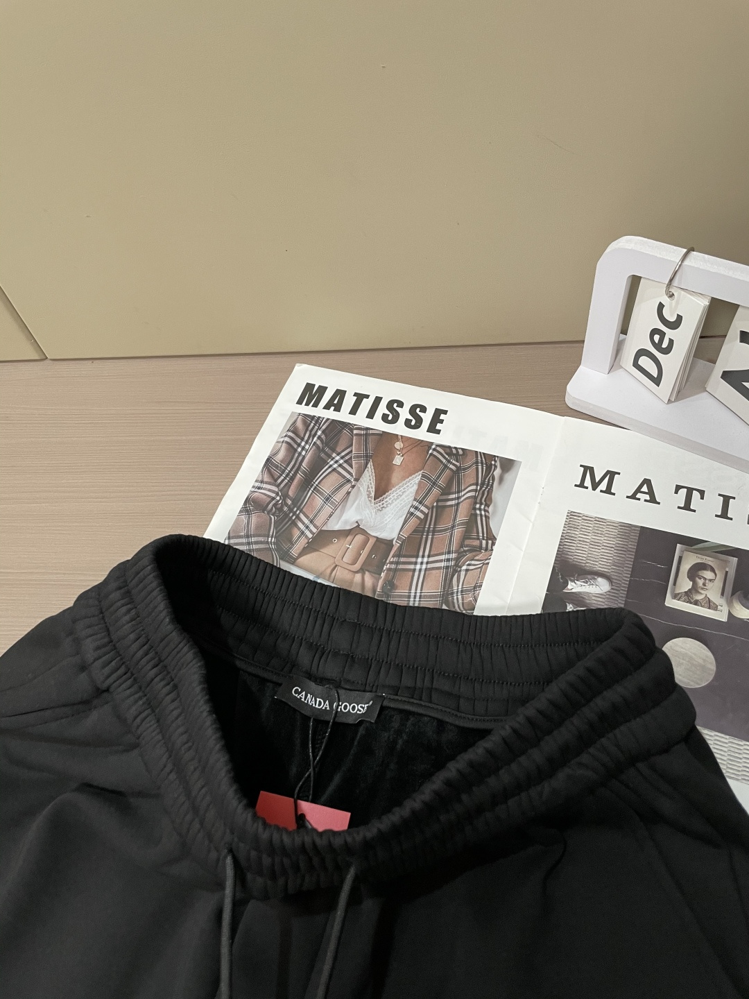 加拿大鹅 2025秋冬最新休闲裤 内里加绒，非常保暖！版型超赞，能很好的修复各种腿型，非常个性！柔软排汗