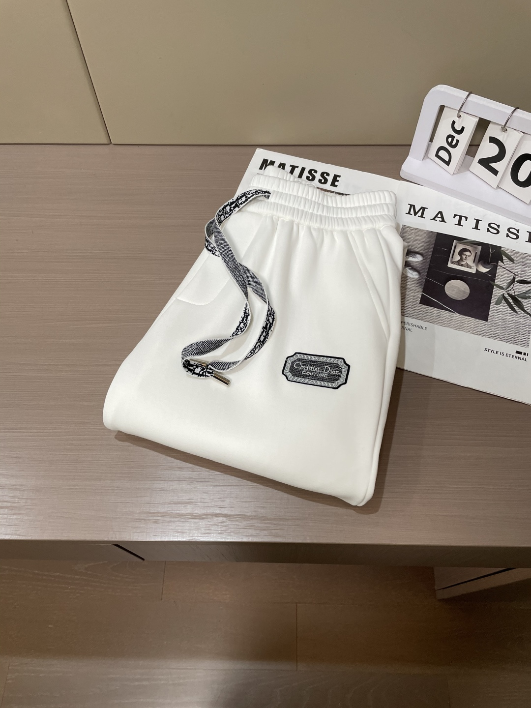 Dior 2025秋冬最新休闲裤 内里加绒，非常保暖！版型超赞，能很好的修复各种腿型，非常个性！柔软排汗