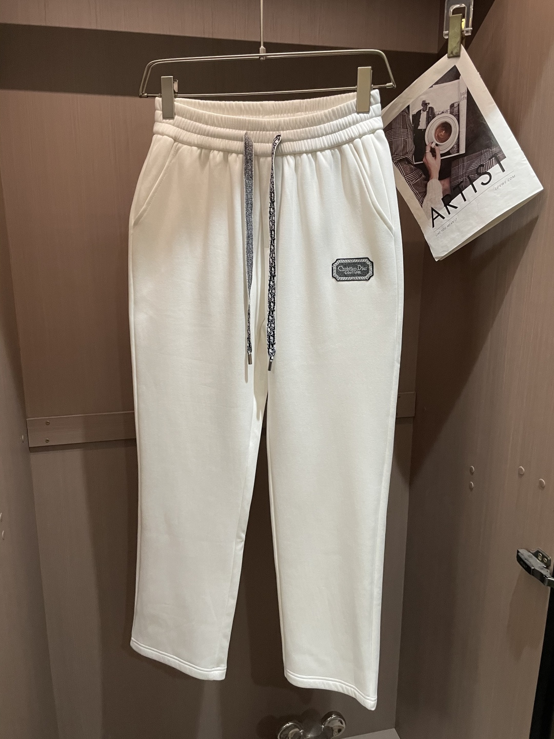 Dior 2025秋冬最新休闲裤 内里加绒，非常保暖！版型超赞，能很好的修复各种腿型，非常个性！柔软排汗