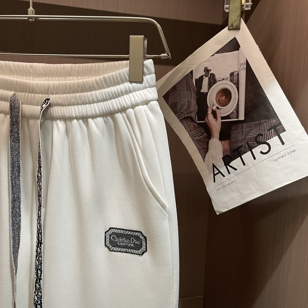 Dior 2025秋冬最新休闲裤 内里加绒，非常保暖！版型超赞，能很好的修复各种腿型，非常个性！柔软排汗