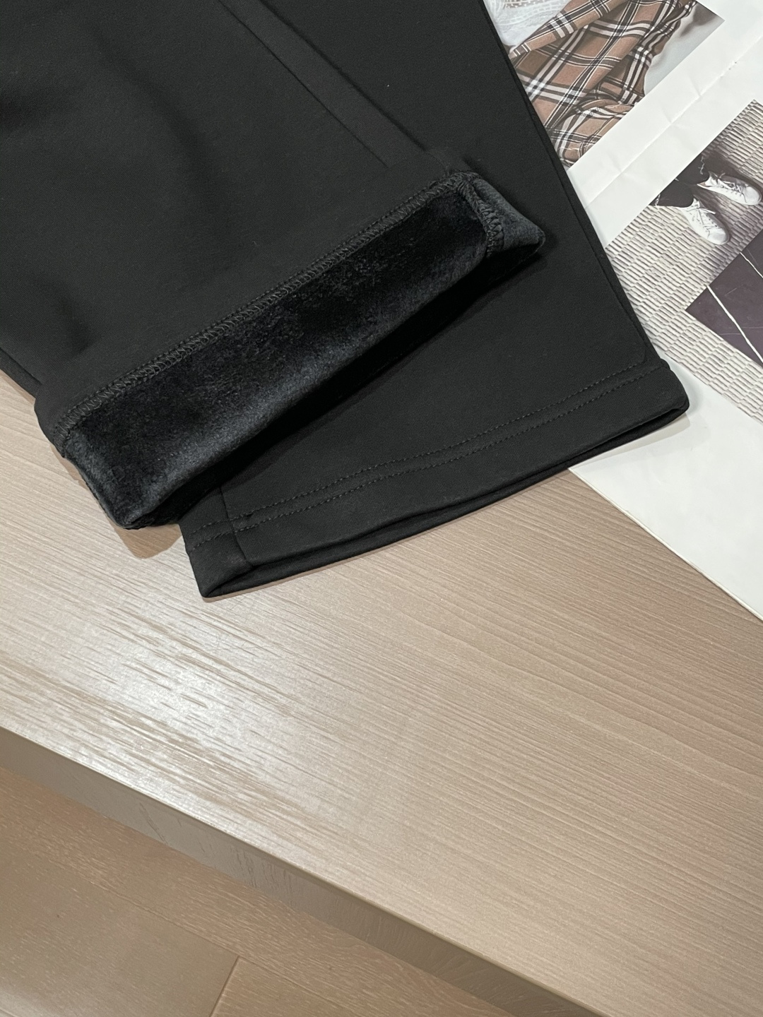 Dior 2025秋冬最新休闲裤 内里加绒，非常保暖！版型超赞，能很好的修复各种腿型，非常个性！柔软排汗