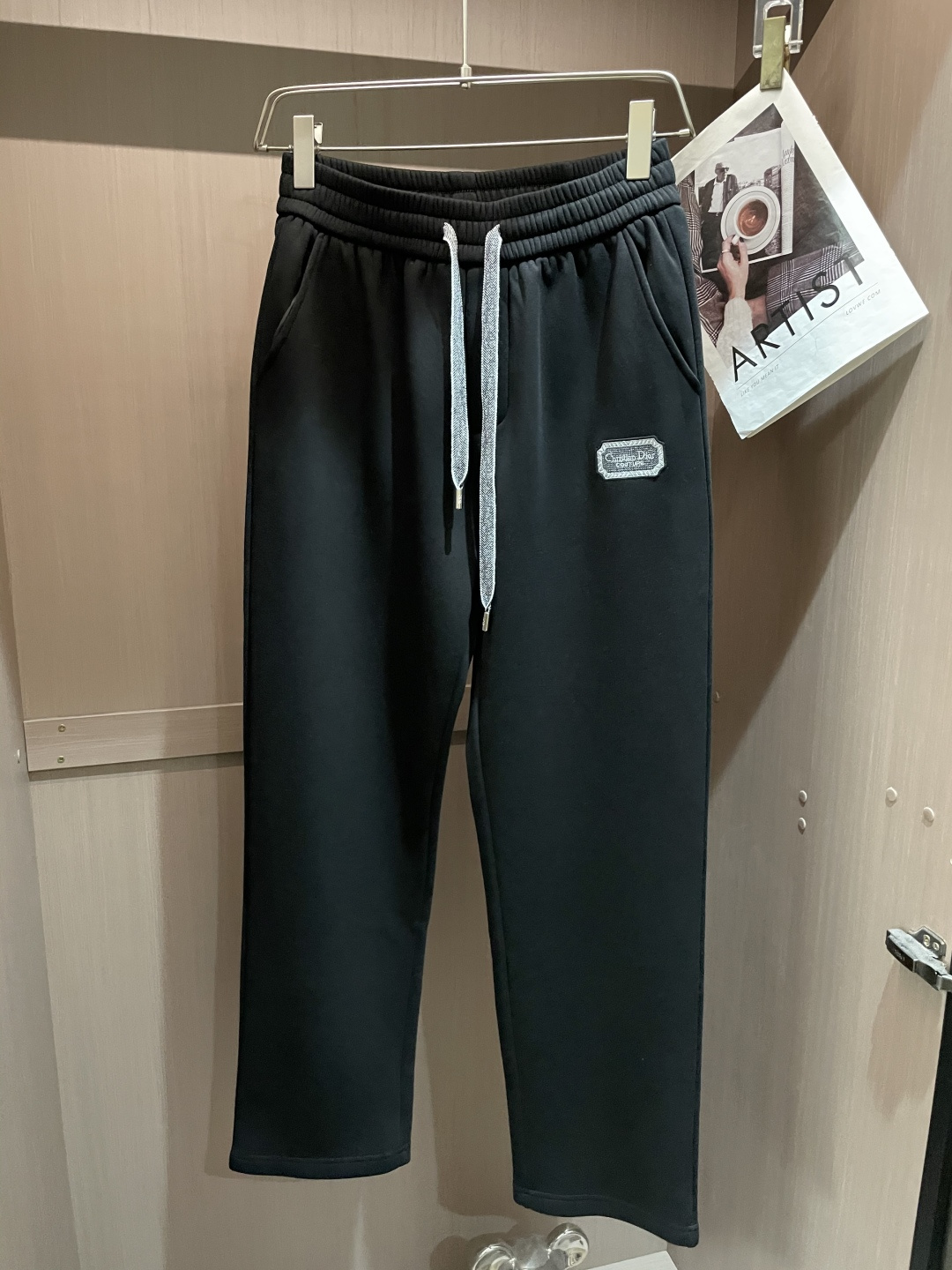 Dior 2025秋冬最新休闲裤 内里加绒，非常保暖！版型超赞，能很好的修复各种腿型，非常个性！柔软排汗