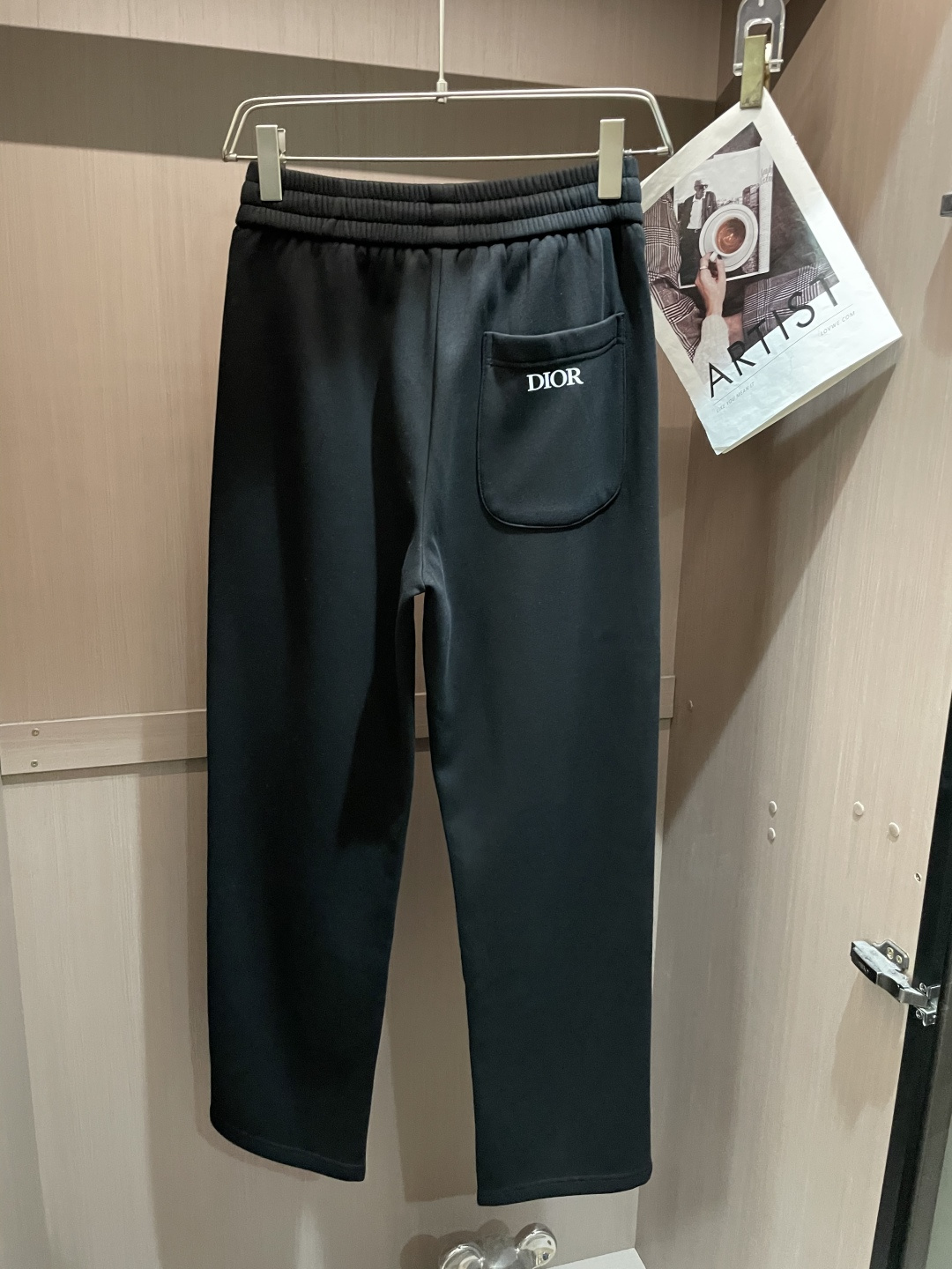 Dior 2025秋冬最新休闲裤 内里加绒，非常保暖！版型超赞，能很好的修复各种腿型，非常个性！柔软排汗