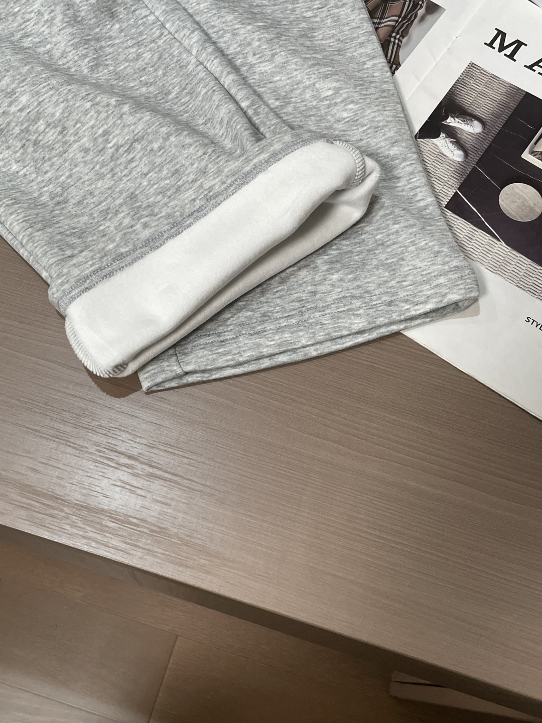 Dior 2025秋冬最新休闲裤 内里加绒，非常保暖！版型超赞，能很好的修复各种腿型，非常个性！柔软排汗