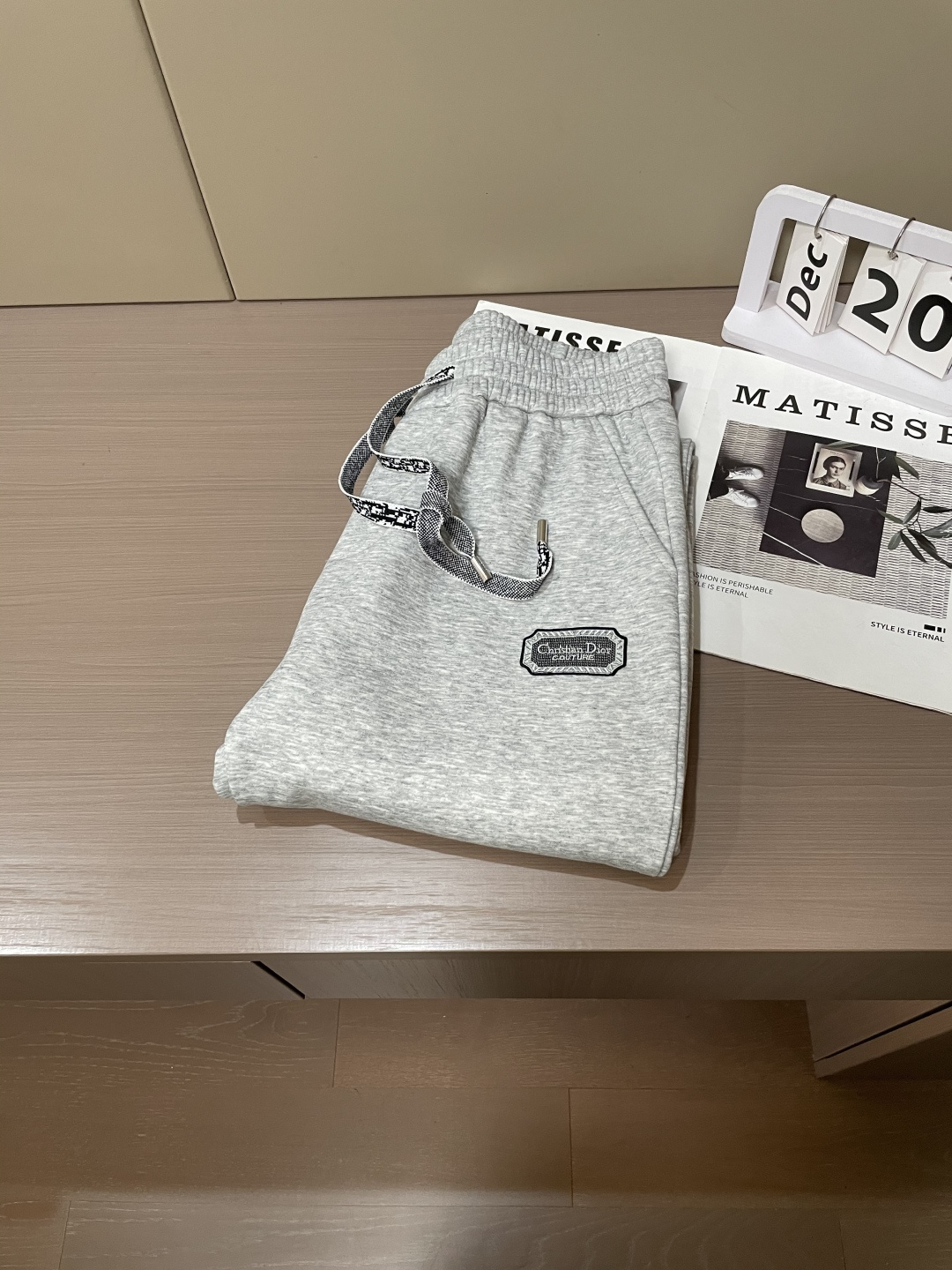 Dior 2025秋冬最新休闲裤 内里加绒，非常保暖！版型超赞，能很好的修复各种腿型，非常个性！柔软排汗