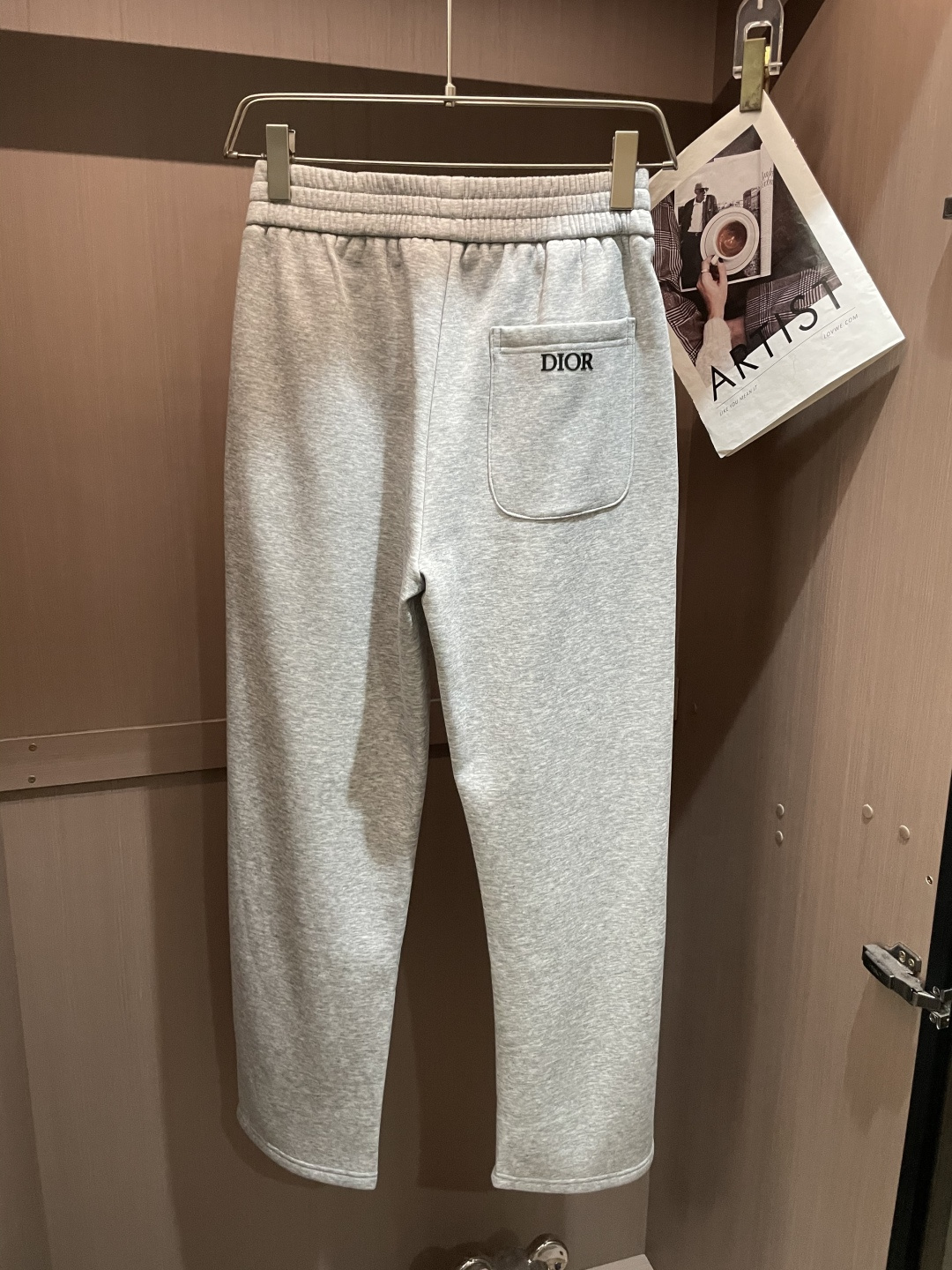 Dior 2025秋冬最新休闲裤 内里加绒，非常保暖！版型超赞，能很好的修复各种腿型，非常个性！柔软排汗