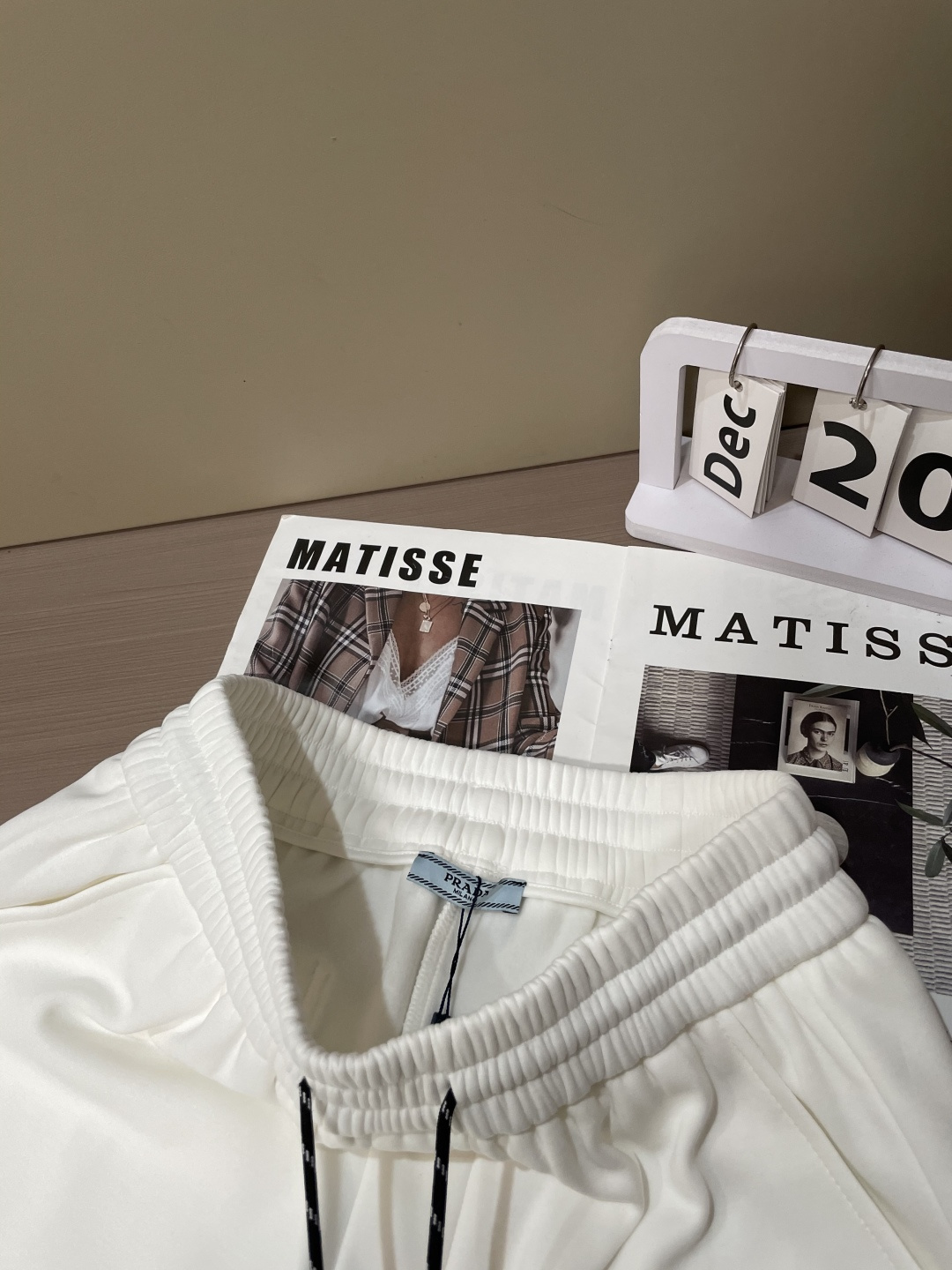 Prad 2025秋冬最新休闲裤 内里加绒，非常保暖！版型超赞，能很好的修复各种腿型，非常个性！柔软排汗