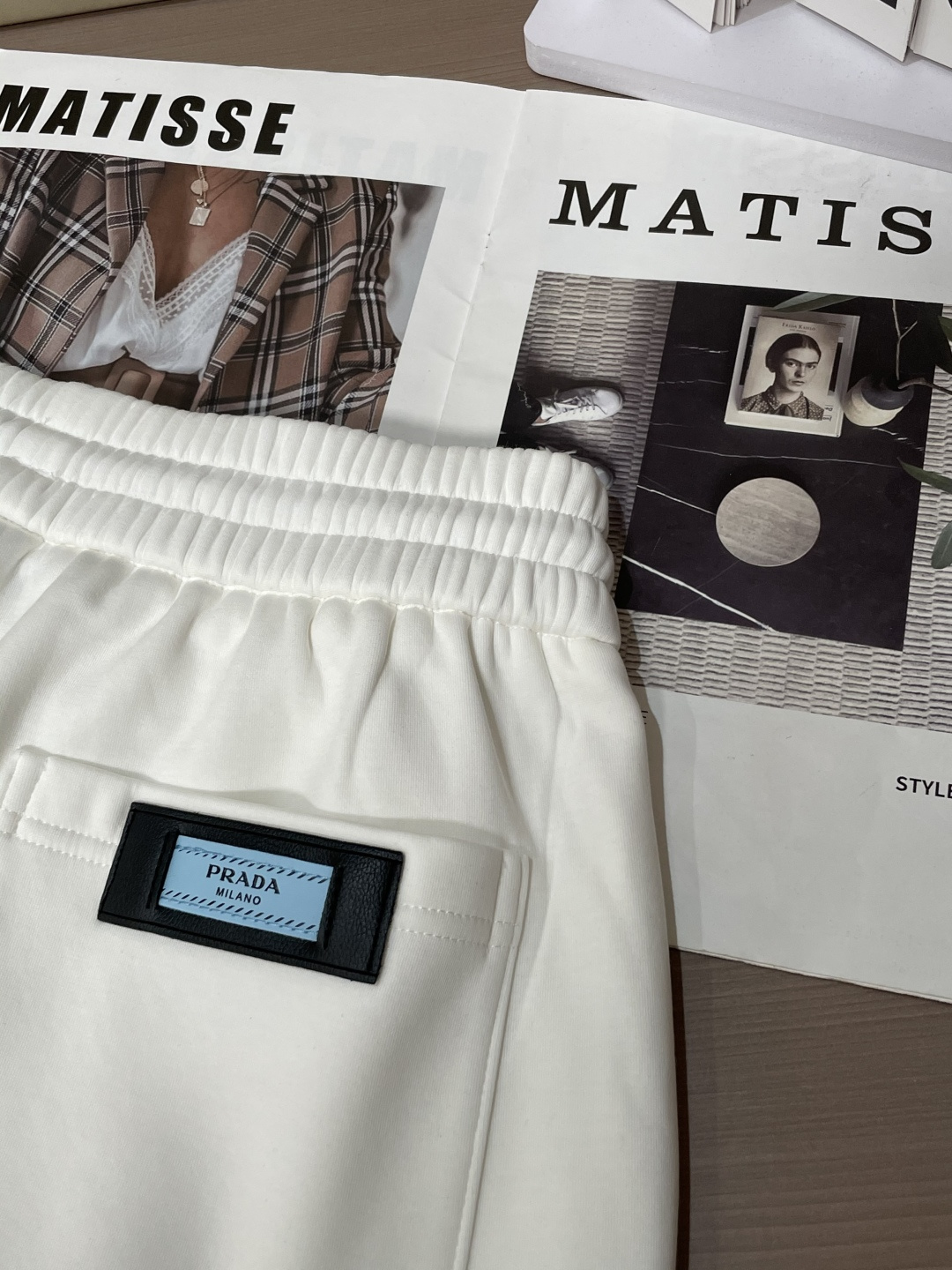 Prad 2025秋冬最新休闲裤 内里加绒，非常保暖！版型超赞，能很好的修复各种腿型，非常个性！柔软排汗