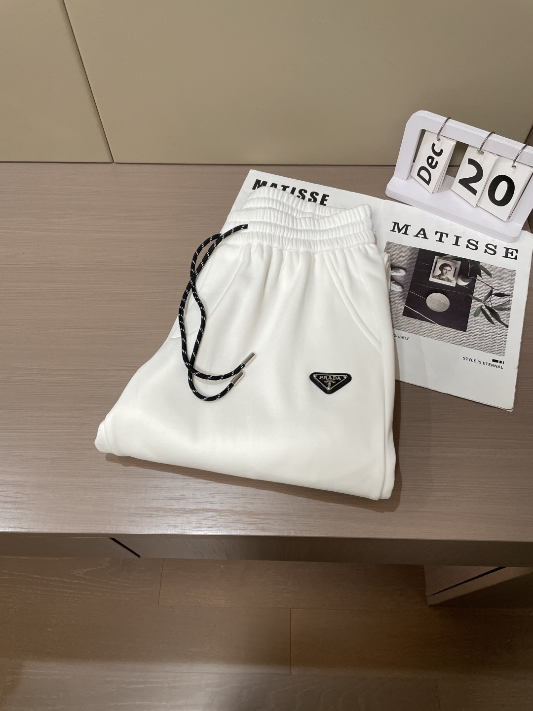 Prad 2025秋冬最新休闲裤 内里加绒，非常保暖！版型超赞，能很好的修复各种腿型，非常个性！柔软排汗