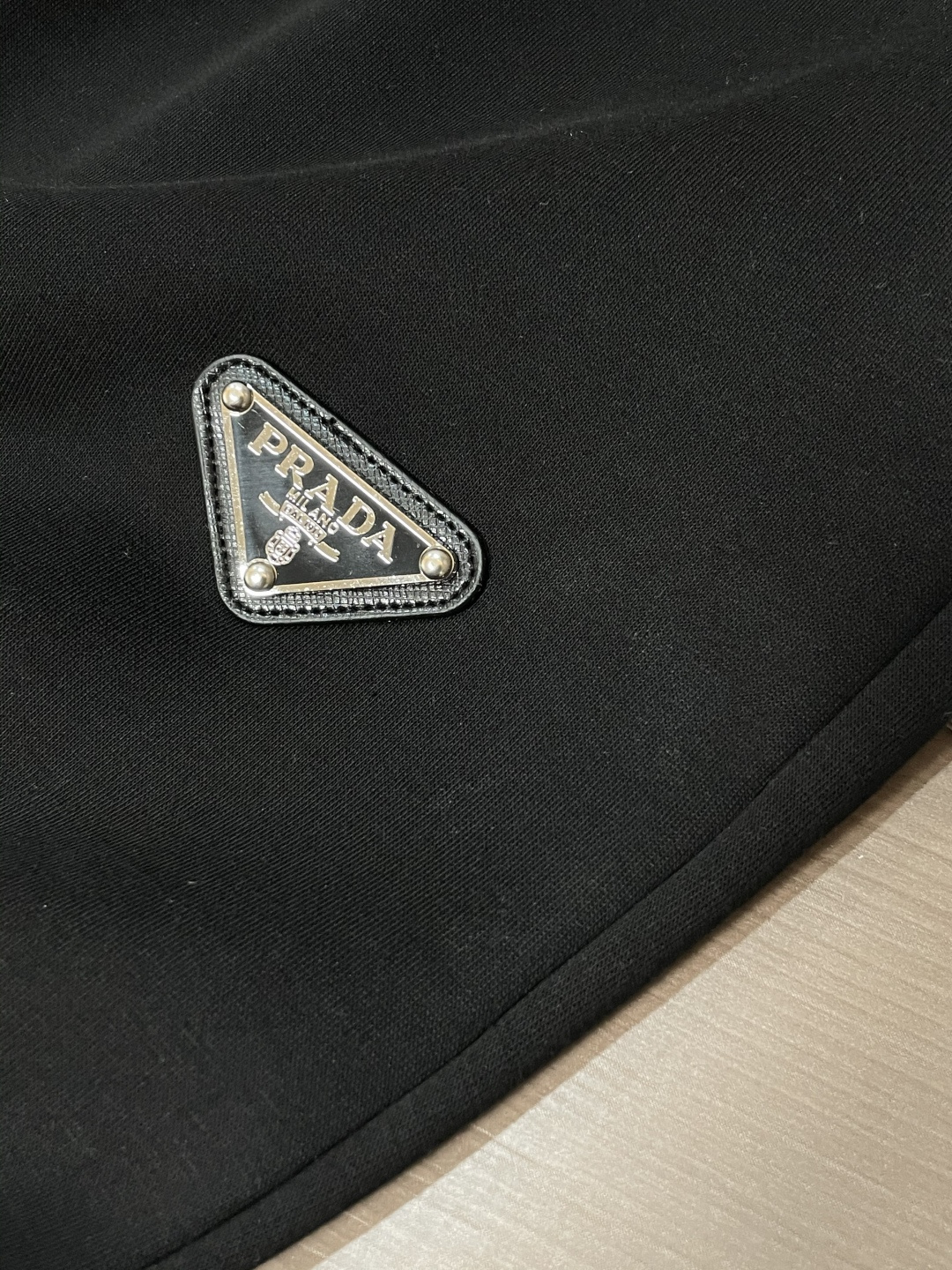 Prad 2025秋冬最新休闲裤 内里加绒，非常保暖！版型超赞，能很好的修复各种腿型，非常个性！柔软排汗