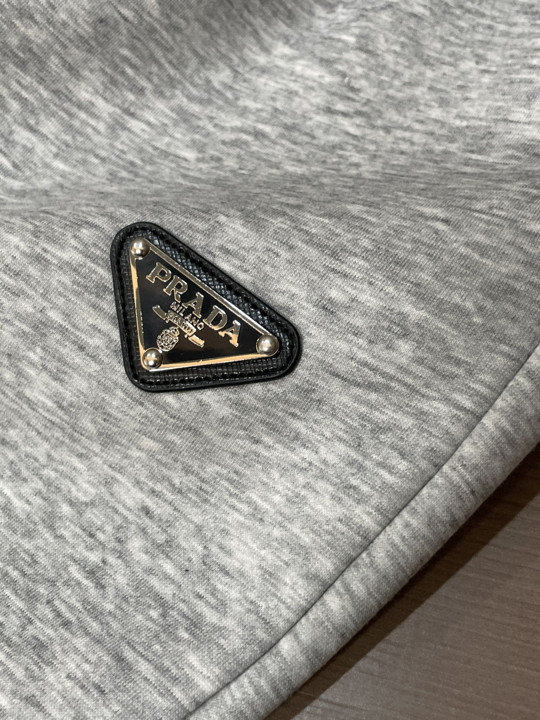 Prad 2025秋冬最新休闲裤 内里加绒，非常保暖！版型超赞，能很好的修复各种腿型，非常个性！柔软排汗