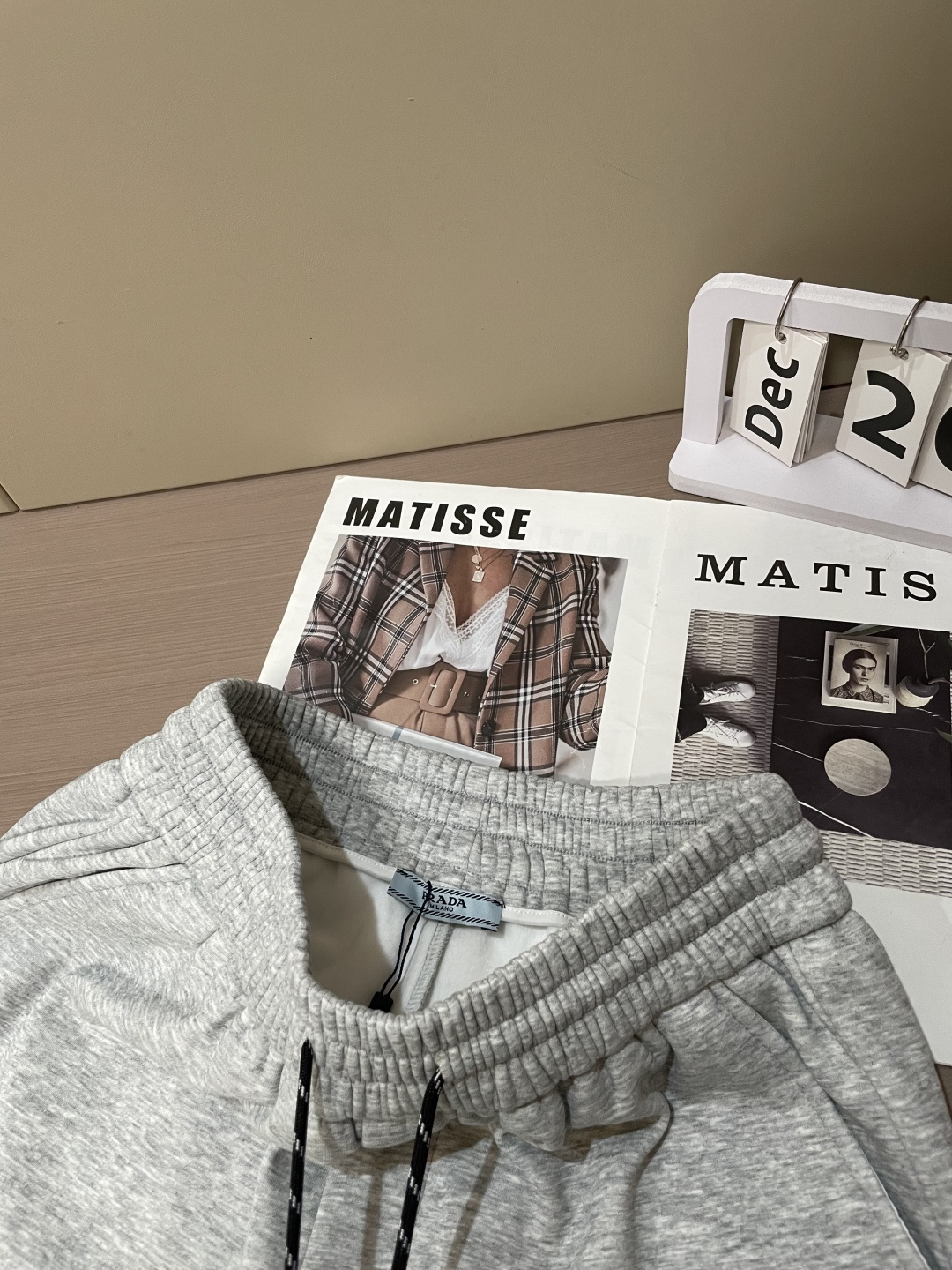 Prad 2025秋冬最新休闲裤 内里加绒，非常保暖！版型超赞，能很好的修复各种腿型，非常个性！柔软排汗