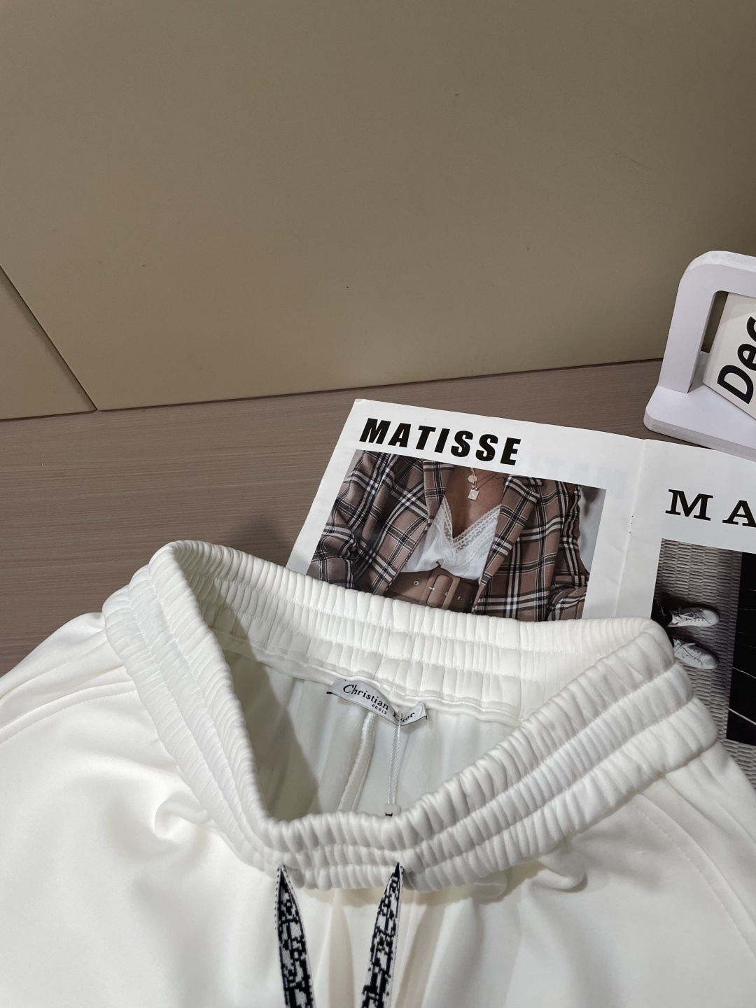 Dior 2025秋冬最新休闲裤 内里加绒，非常保暖！版型超赞，能很好的修复各种腿型，非常个性！柔软排汗