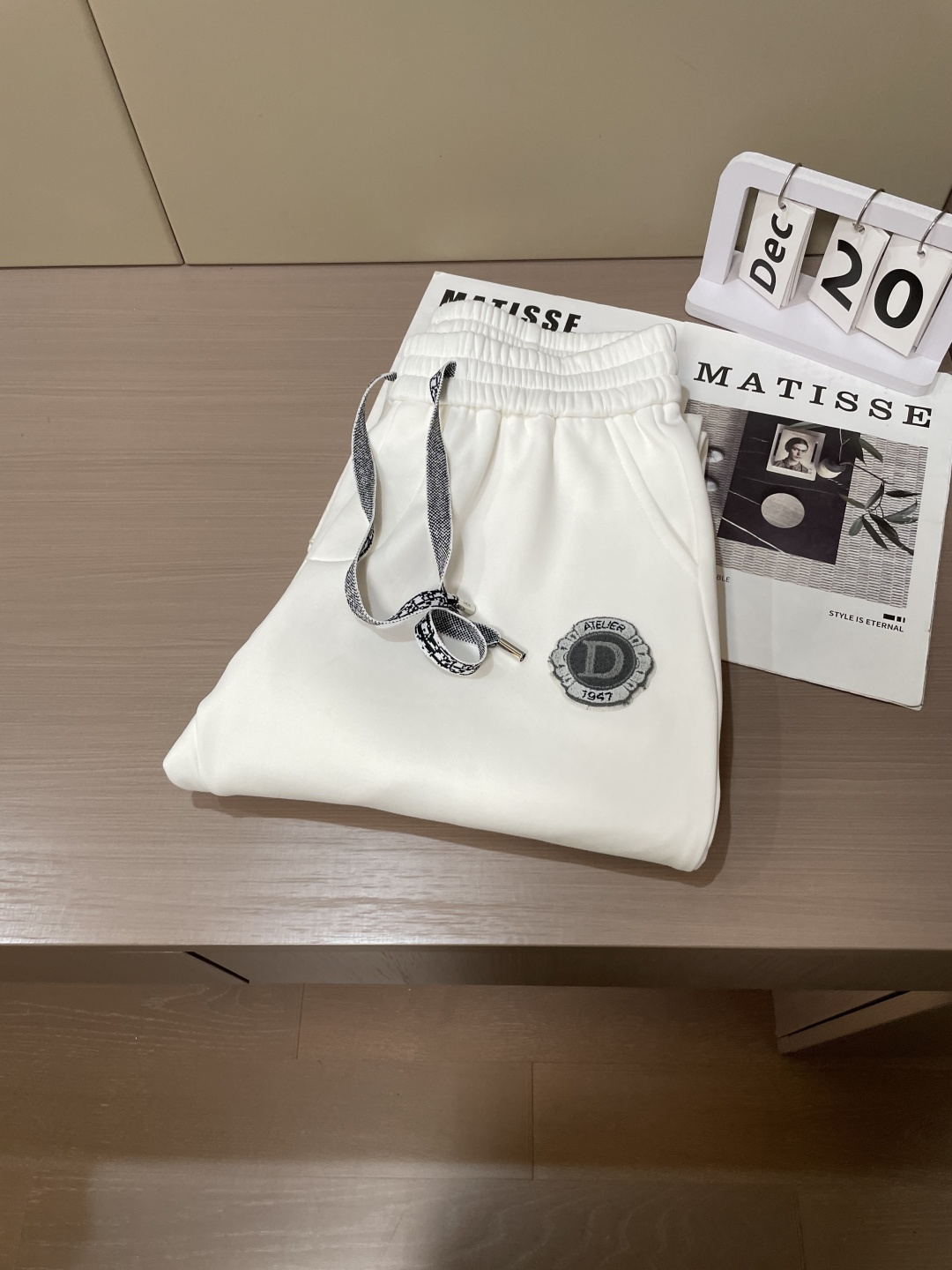 Dior 2025秋冬最新休闲裤 内里加绒，非常保暖！版型超赞，能很好的修复各种腿型，非常个性！柔软排汗