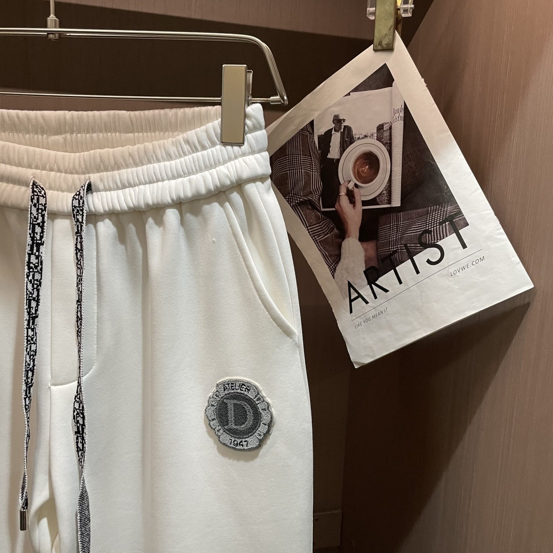 Dior 2025秋冬最新休闲裤 内里加绒，非常保暖！版型超赞，能很好的修复各种腿型，非常个性！柔软排汗