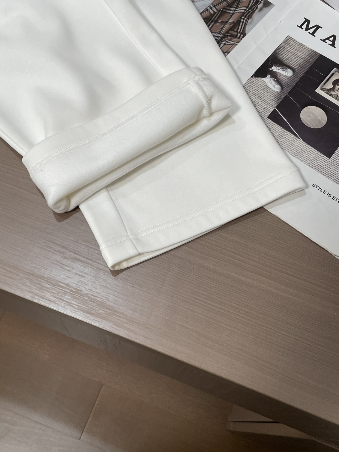 Dior 2025秋冬最新休闲裤 内里加绒，非常保暖！版型超赞，能很好的修复各种腿型，非常个性！柔软排汗