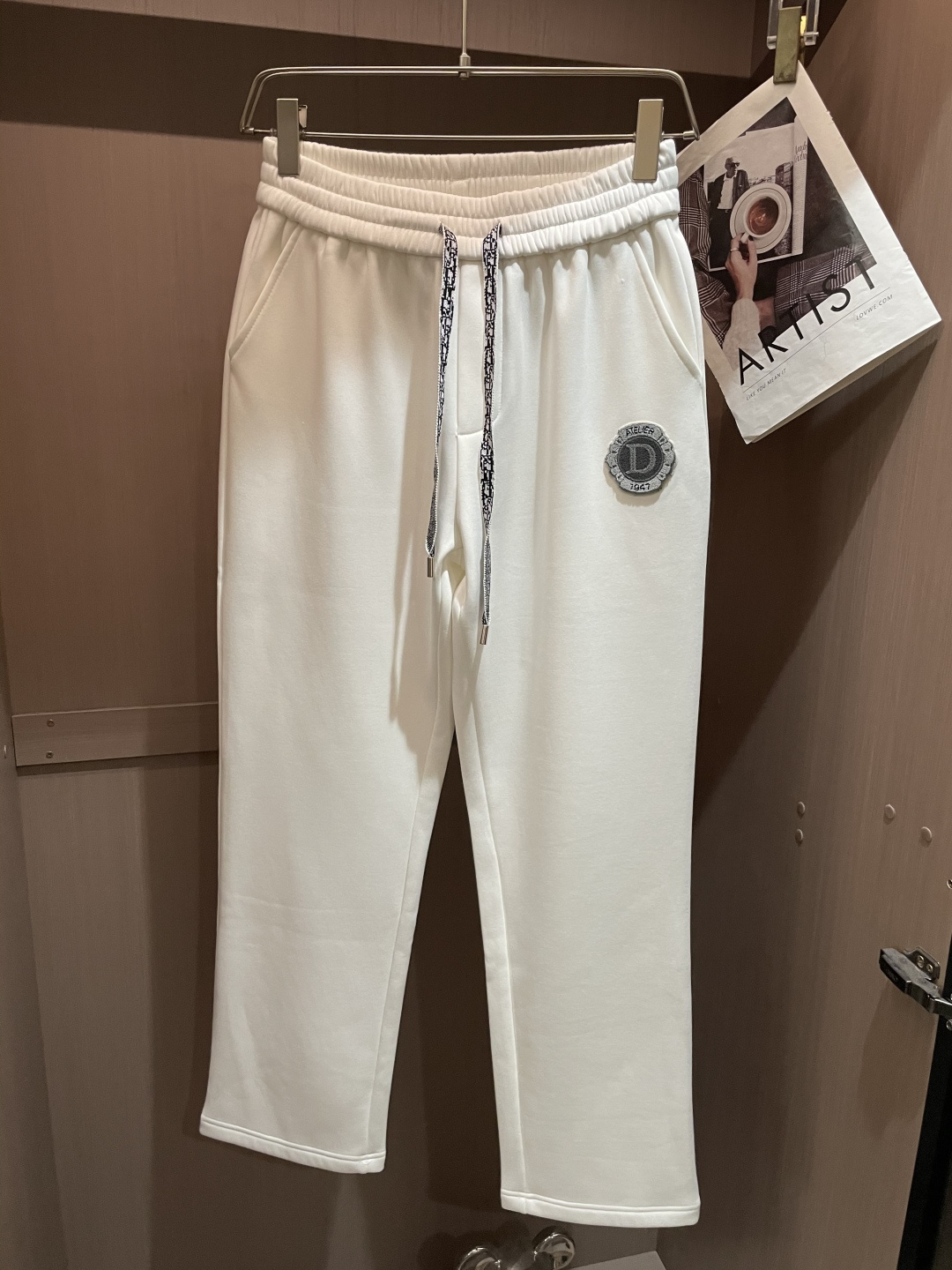 Dior 2025秋冬最新休闲裤 内里加绒，非常保暖！版型超赞，能很好的修复各种腿型，非常个性！柔软排汗