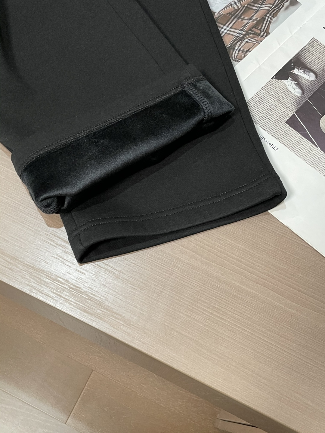 Dior 2025秋冬最新休闲裤 内里加绒，非常保暖！版型超赞，能很好的修复各种腿型，非常个性！柔软排汗