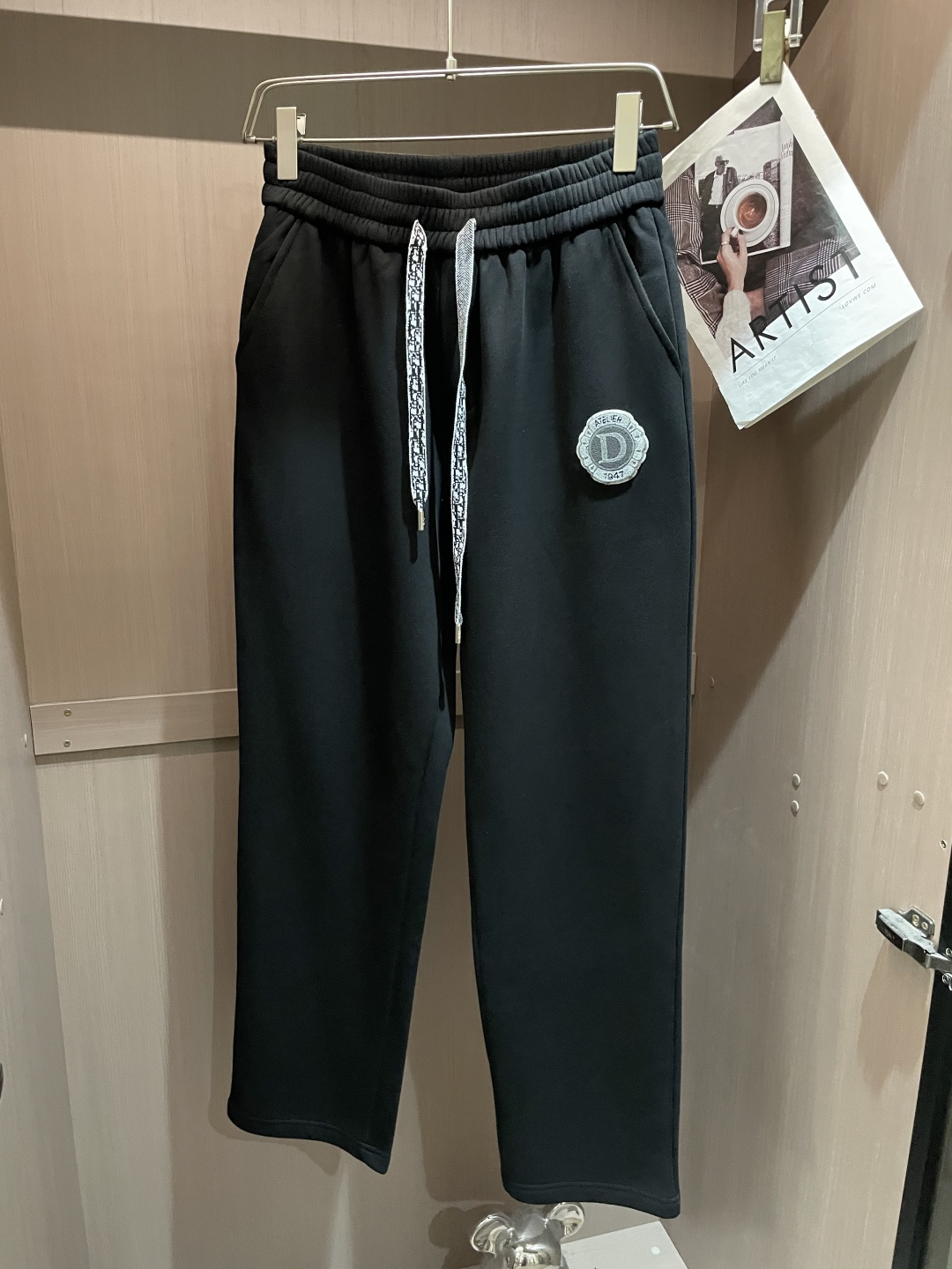 Dior 2025秋冬最新休闲裤 内里加绒，非常保暖！版型超赞，能很好的修复各种腿型，非常个性！柔软排汗