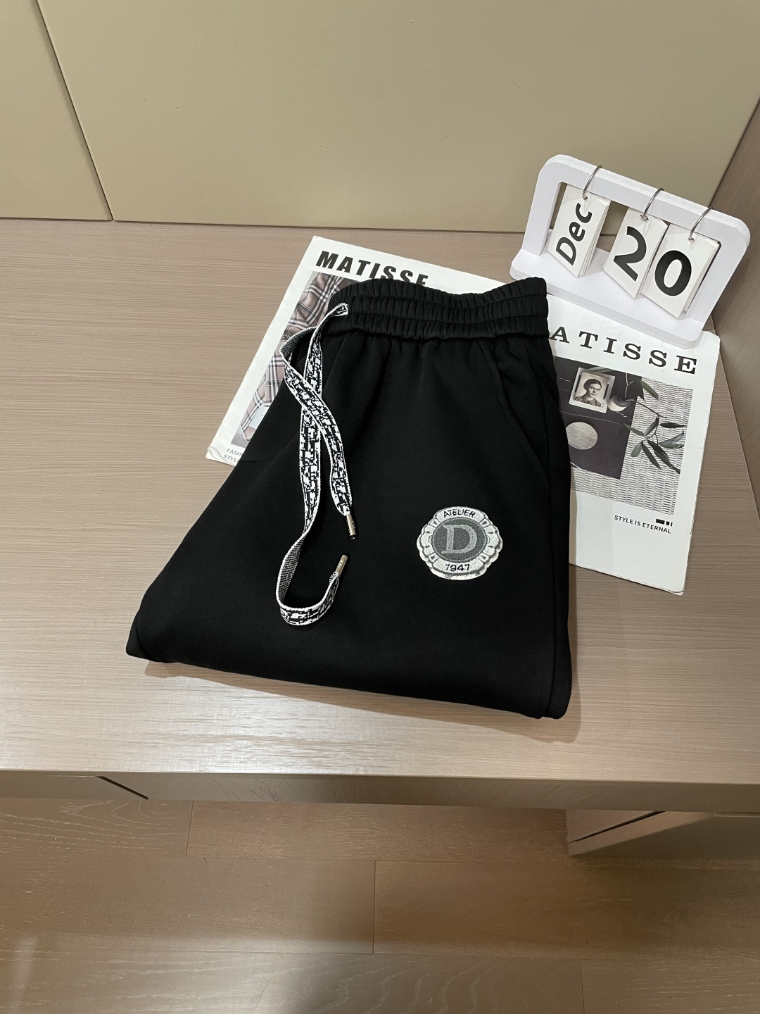 Dior 2025秋冬最新休闲裤 内里加绒，非常保暖！版型超赞，能很好的修复各种腿型，非常个性！柔软排汗