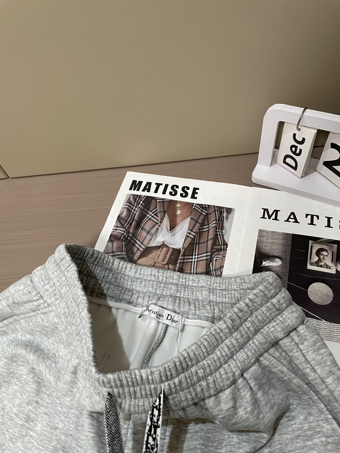 Dior 2025秋冬最新休闲裤 内里加绒，非常保暖！版型超赞，能很好的修复各种腿型，非常个性！柔软排汗