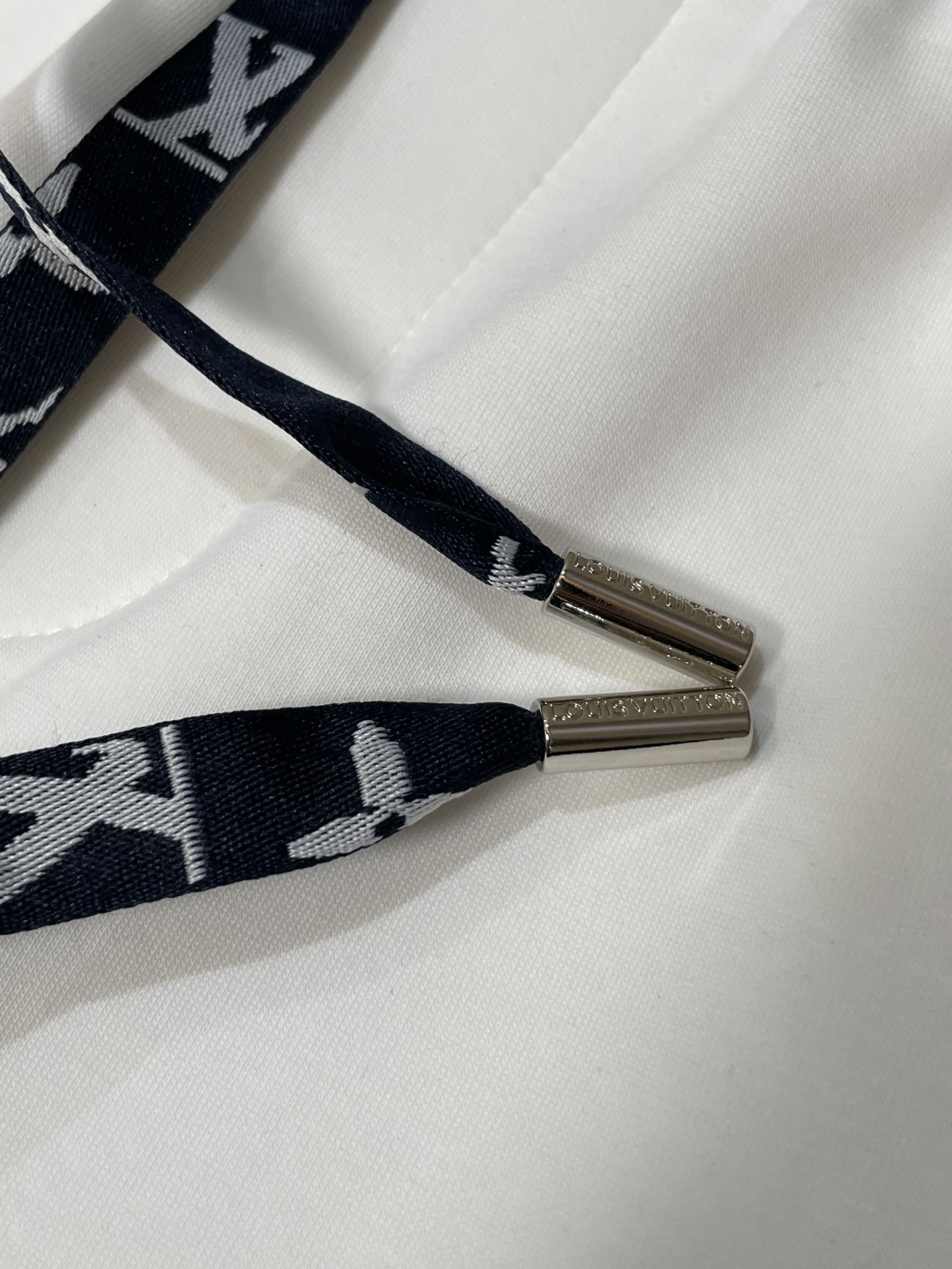 Lv 2025秋冬最新休闲裤 内里加绒，非常保暖！版型超赞，能很好的修复各种腿型，非常个性！柔软排汗，舒