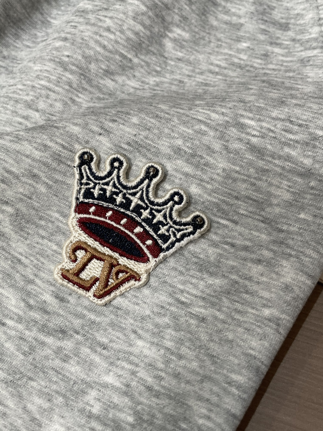 Lv 2025秋冬最新休闲裤 内里加绒，非常保暖！版型超赞，能很好的修复各种腿型，非常个性！柔软排汗，舒