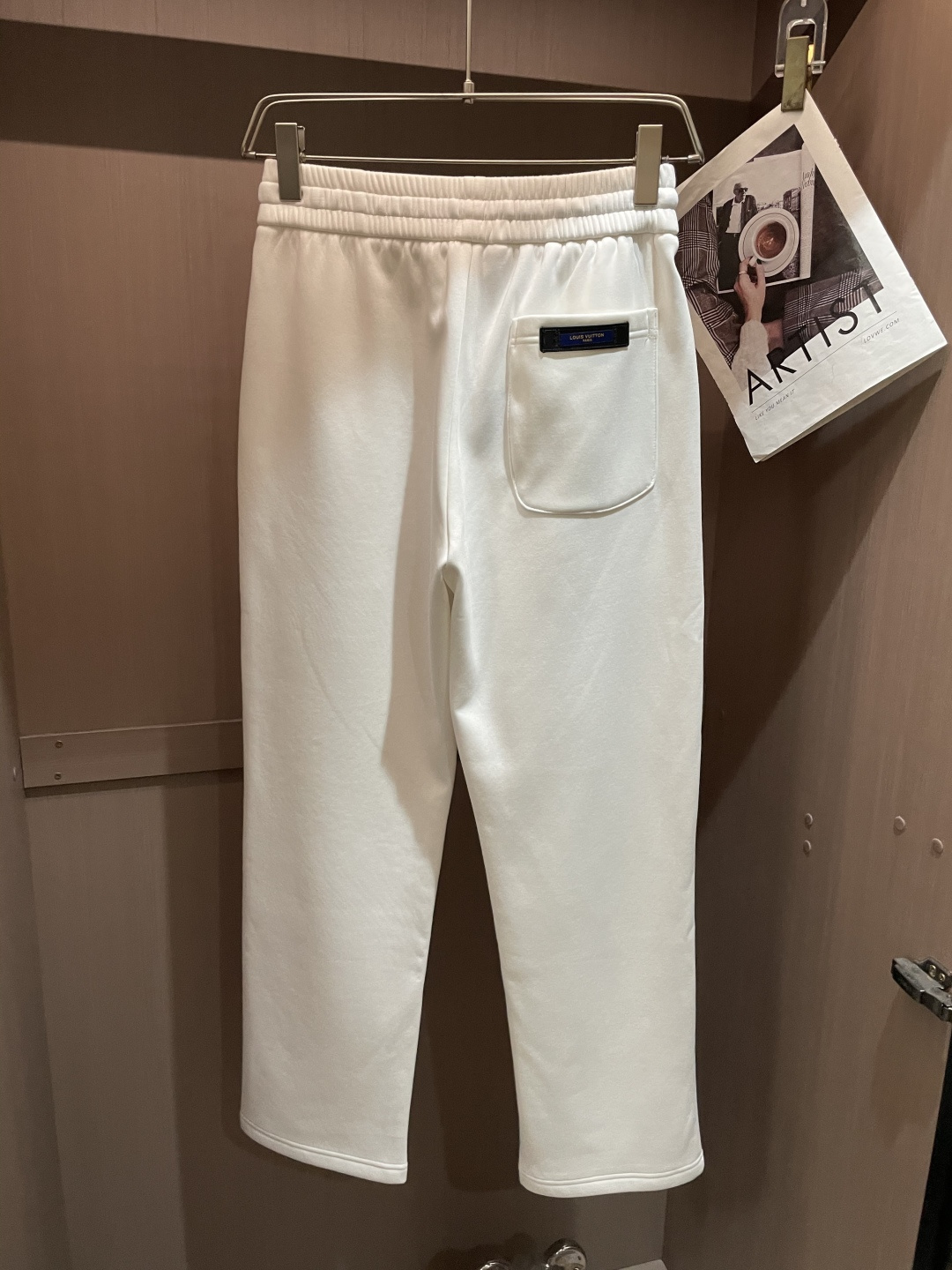 Lv 2025秋冬最新休闲裤 内里加绒，非常保暖！版型超赞，能很好的修复各种腿型，非常个性！柔软排汗，舒