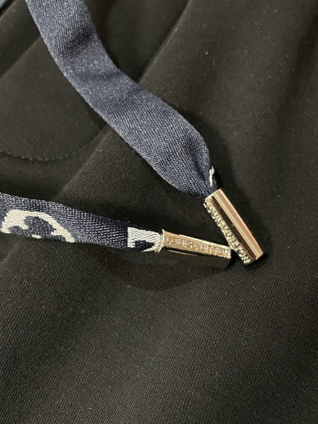 Lv 2025秋冬最新休闲裤 内里加绒，非常保暖！版型超赞，能很好的修复各种腿型，非常个性！柔软排汗，舒