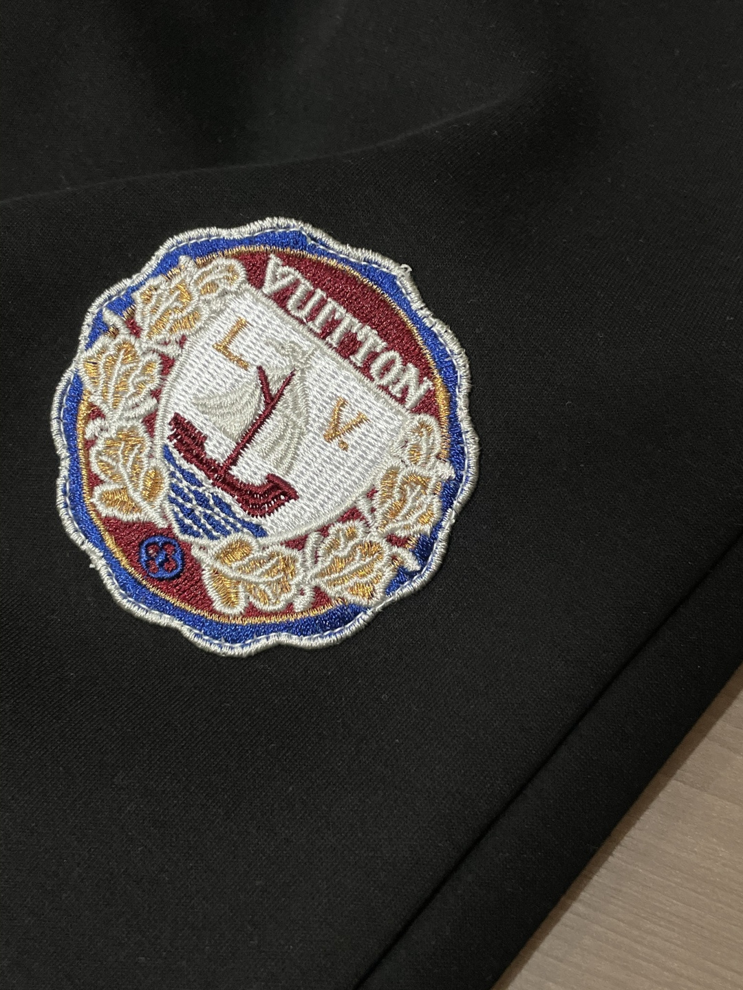 Lv 2025秋冬最新休闲裤 内里加绒，非常保暖！版型超赞，能很好的修复各种腿型，非常个性！柔软排汗，舒