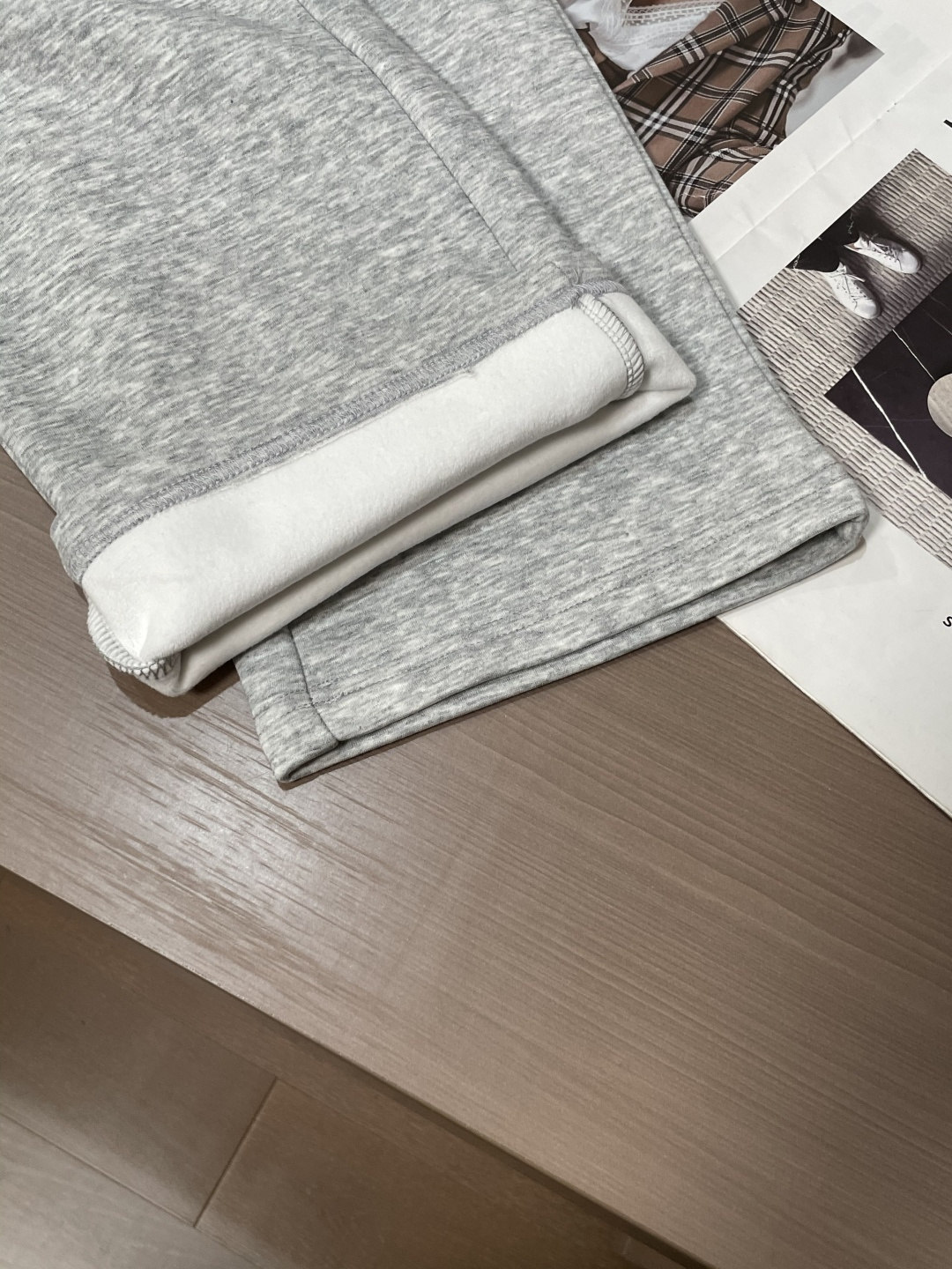 Lv 2025秋冬最新休闲裤 内里加绒，非常保暖！版型超赞，能很好的修复各种腿型，非常个性！柔软排汗，舒