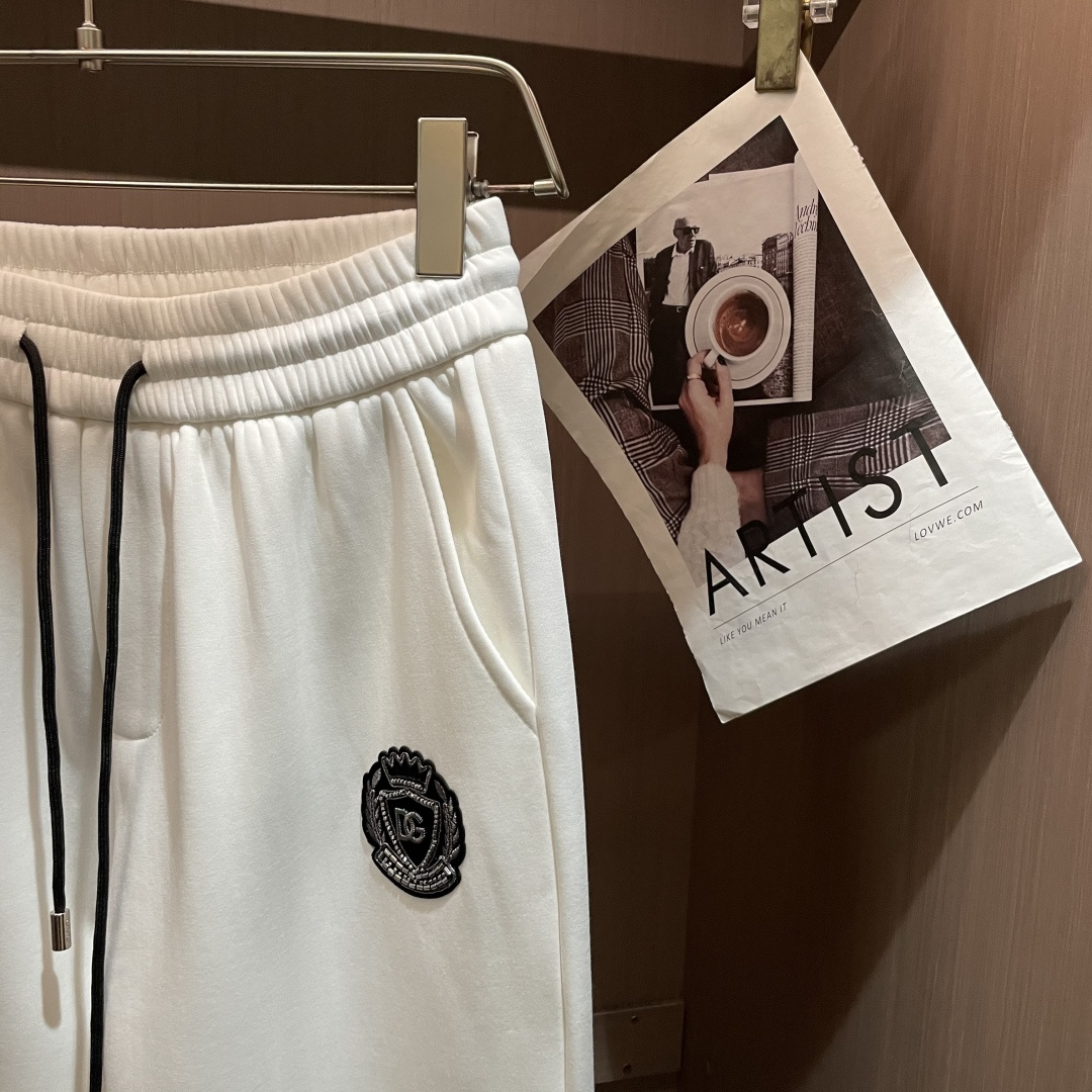 DG 2025秋冬最新休闲裤 内里加绒，非常保暖！版型超赞，能很好的修复各种腿型，非常个性！柔软排汗，舒