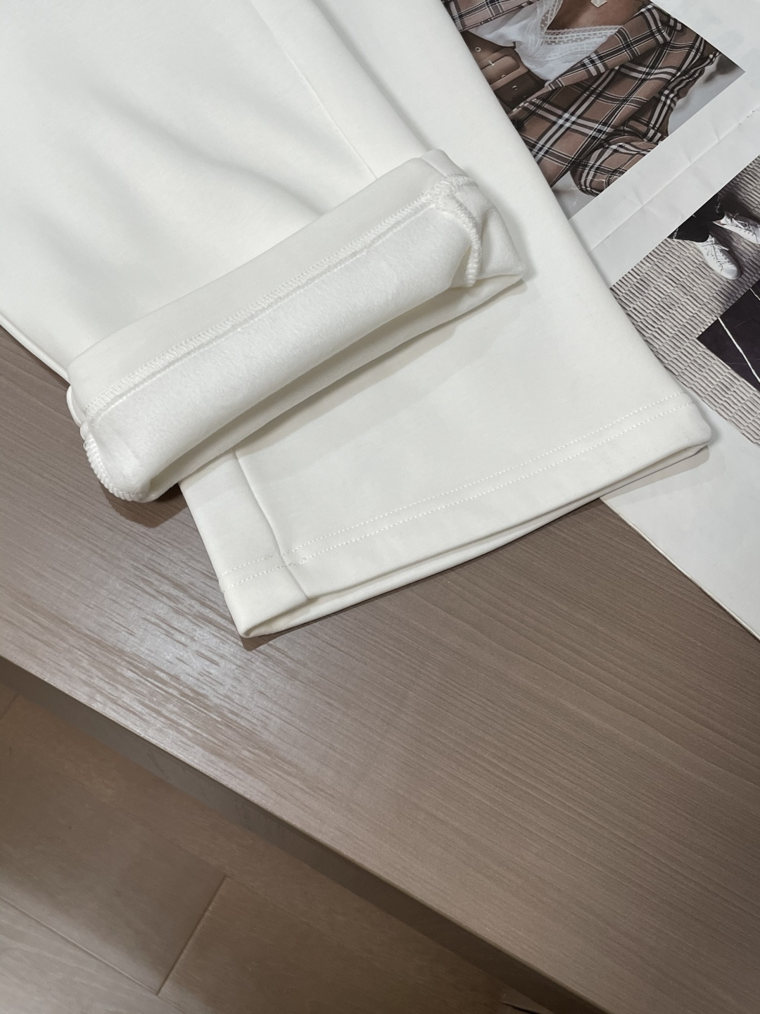 DG 2025秋冬最新休闲裤 内里加绒，非常保暖！版型超赞，能很好的修复各种腿型，非常个性！柔软排汗，舒