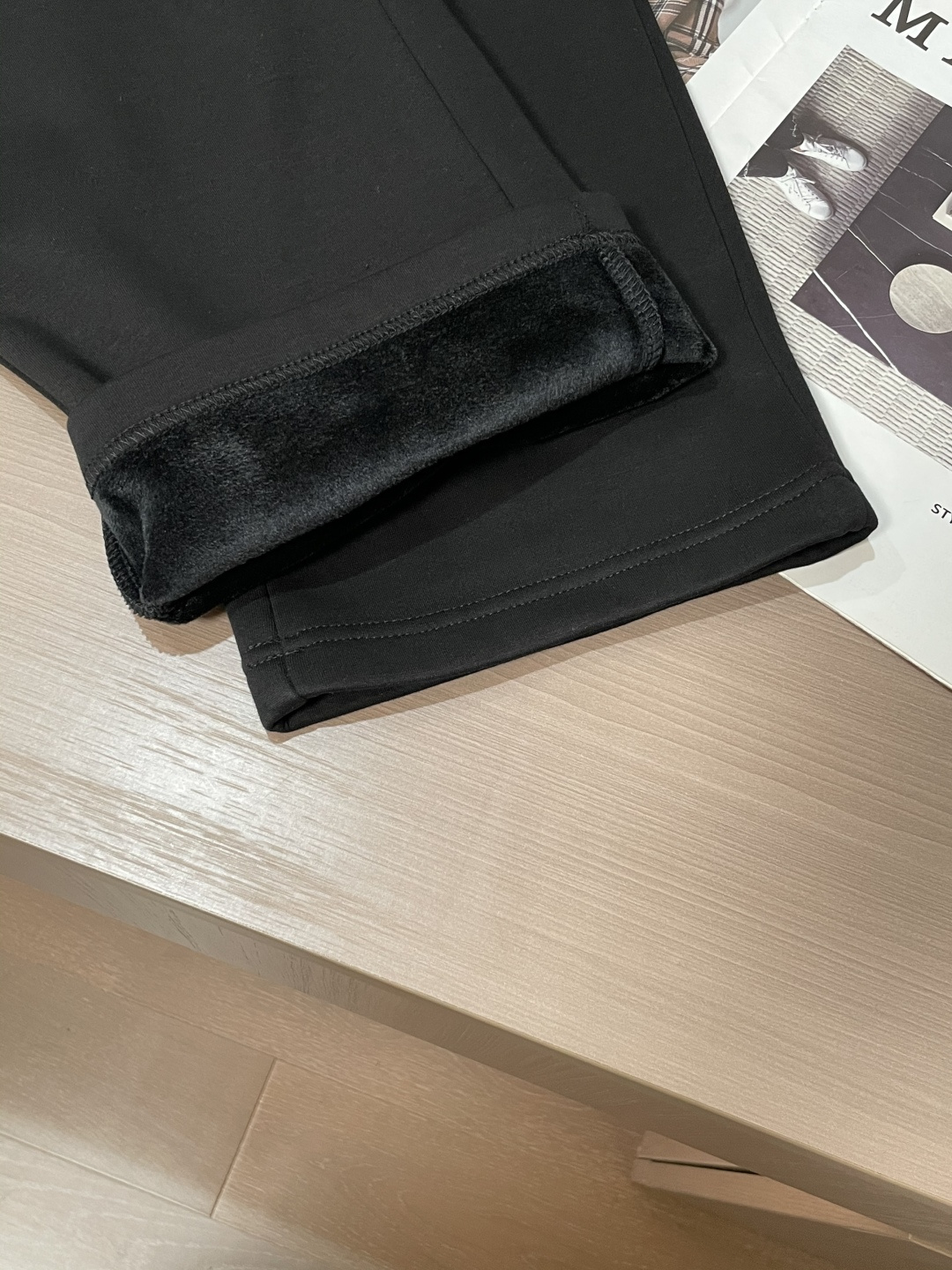 DG 2025秋冬最新休闲裤 内里加绒，非常保暖！版型超赞，能很好的修复各种腿型，非常个性！柔软排汗，舒