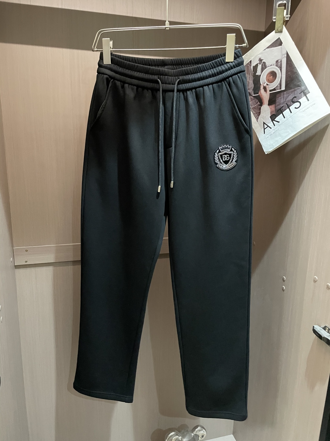 DG 2025秋冬最新休闲裤 内里加绒，非常保暖！版型超赞，能很好的修复各种腿型，非常个性！柔软排汗，舒