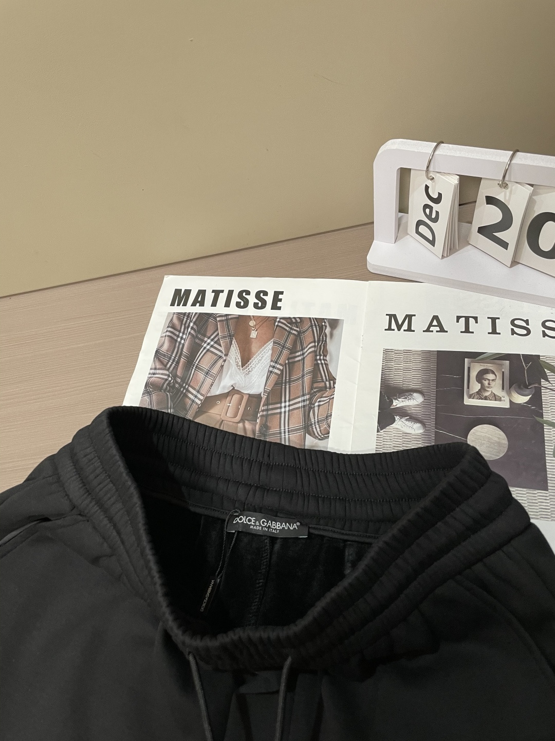 DG 2025秋冬最新休闲裤 内里加绒，非常保暖！版型超赞，能很好的修复各种腿型，非常个性！柔软排汗，舒