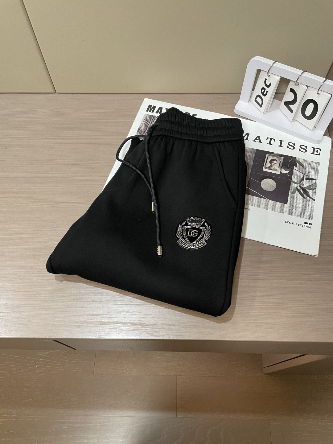 DG 2025秋冬最新休闲裤 内里加绒，非常保暖！版型超赞，能很好的修复各种腿型，非常个性！柔软排汗，舒