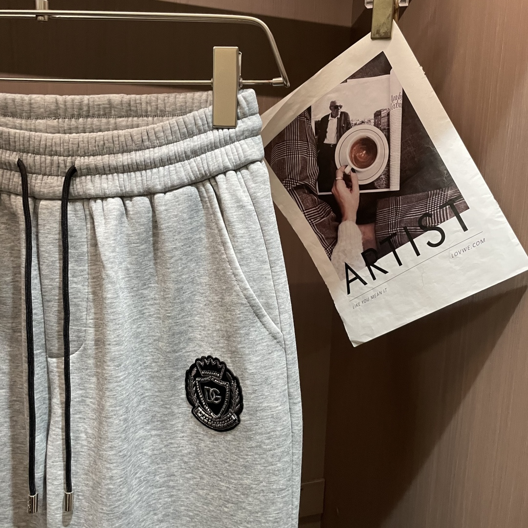 DG 2025秋冬最新休闲裤 内里加绒，非常保暖！版型超赞，能很好的修复各种腿型，非常个性！柔软排汗，舒